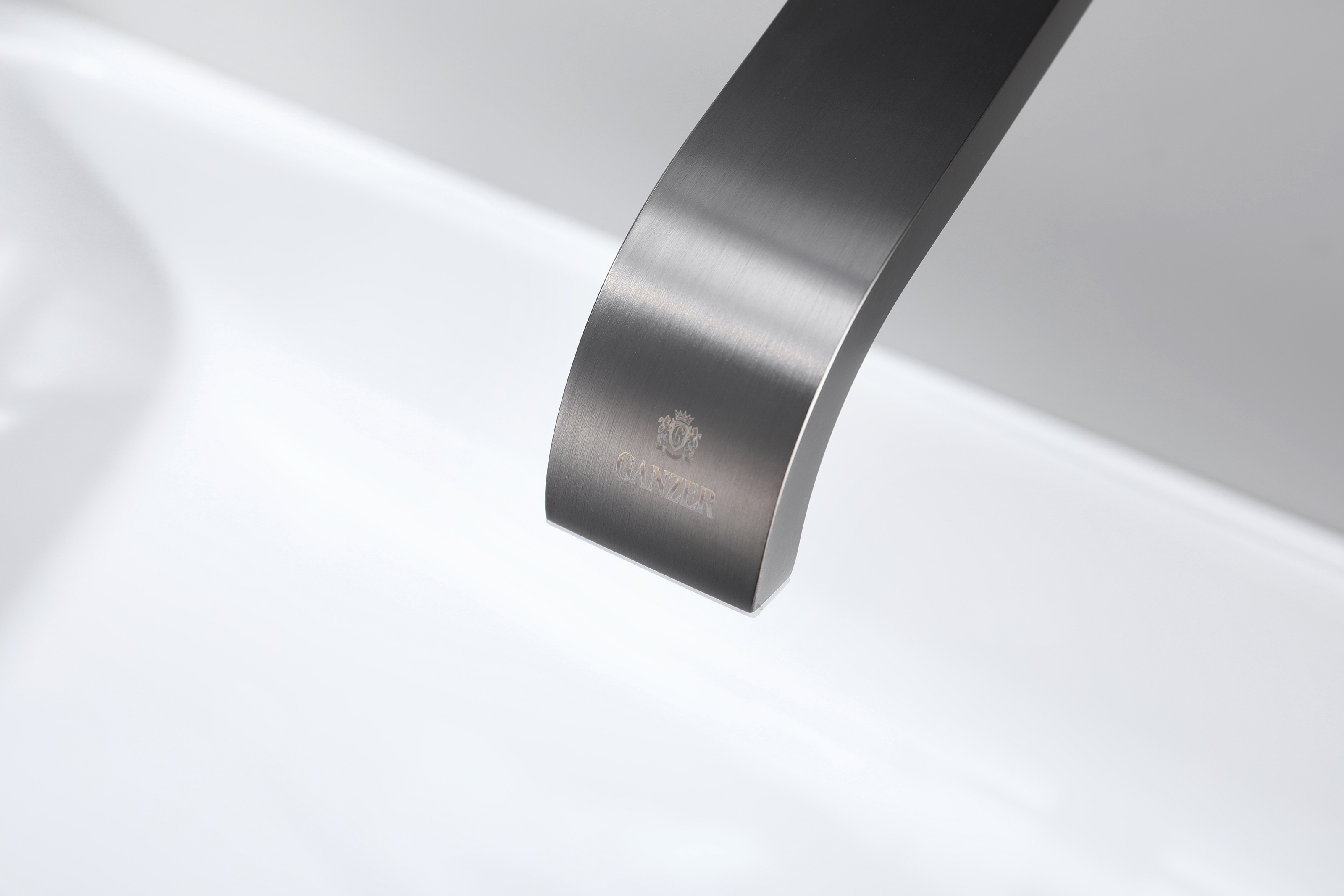 01144-Q Смеситель встраиваемый для раковины (ГРАФИТ) GANZER (8/1шт)