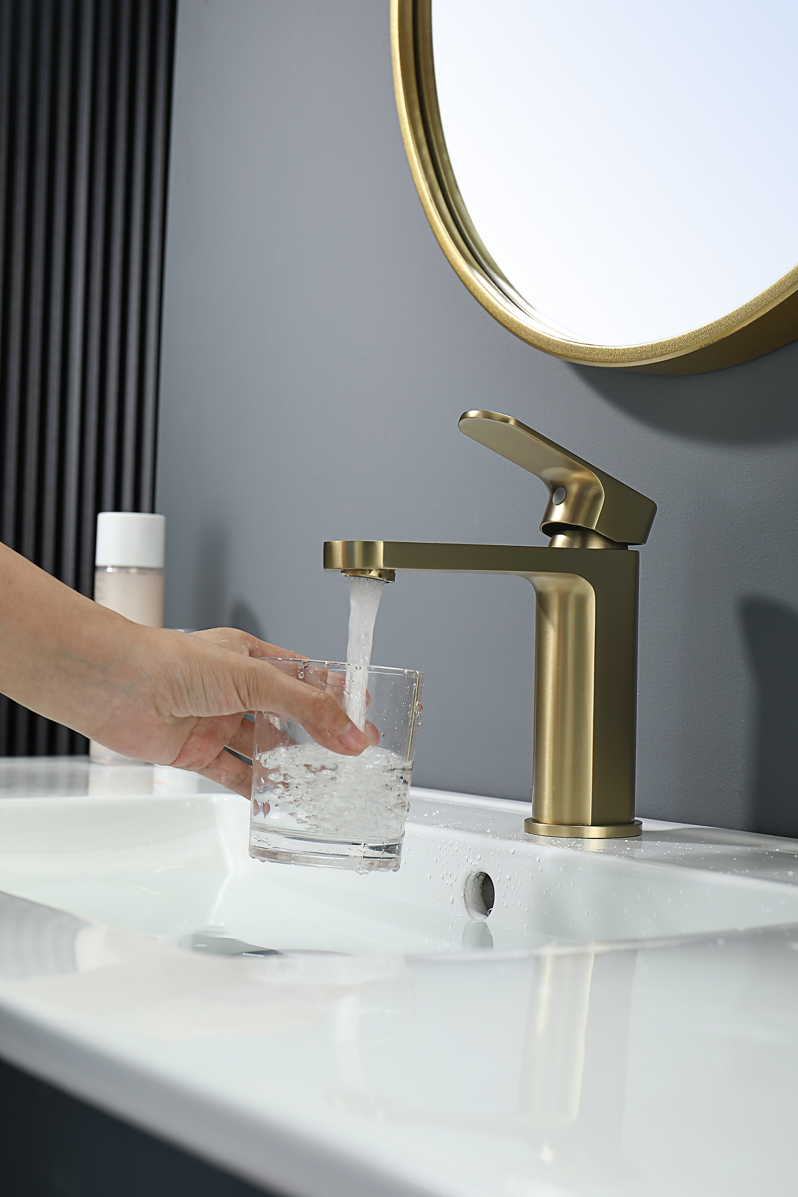 06111-S Смеситель од. для раковины (Мат. Золото) GANZER (10/1шт)