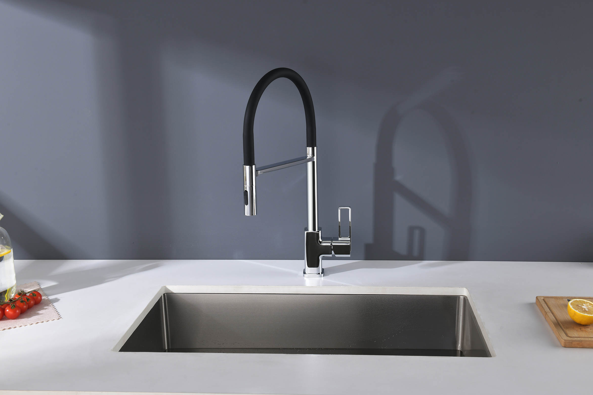 12127 Смеситель для кухни с гиб. МАГНИТ. изливом (ХРОМ+ЧЕР.) GANZER (10/1шт)