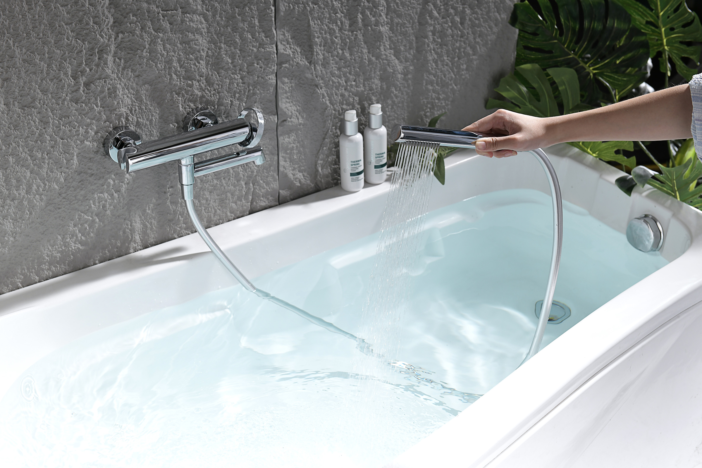 19132 Смеситель од. для ванны кор. (ХРОМ)  GANZER  (8/1шт)