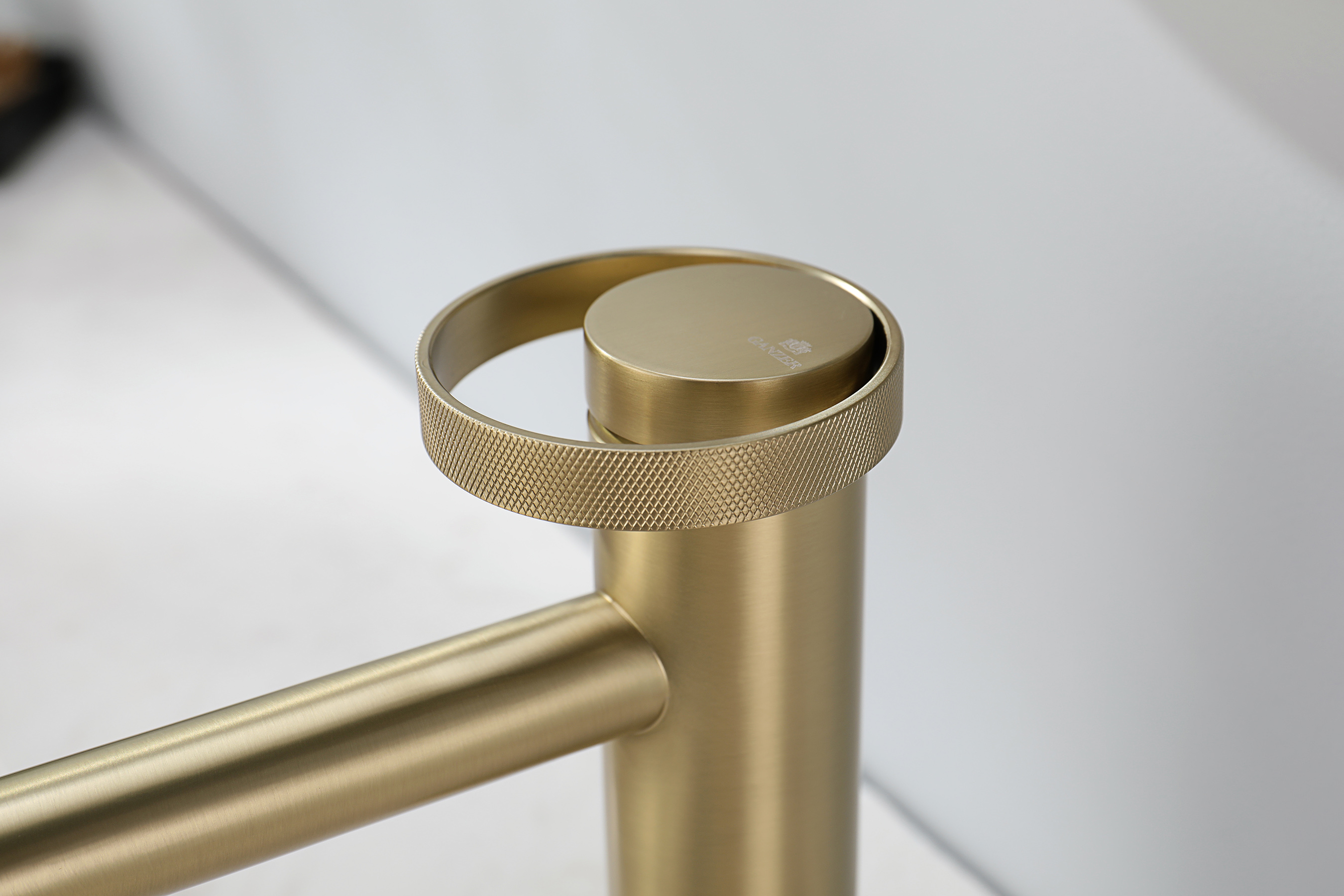 19111-S Смеситель од. для раковины (Мат. Золото) GANZER (10/1шт)