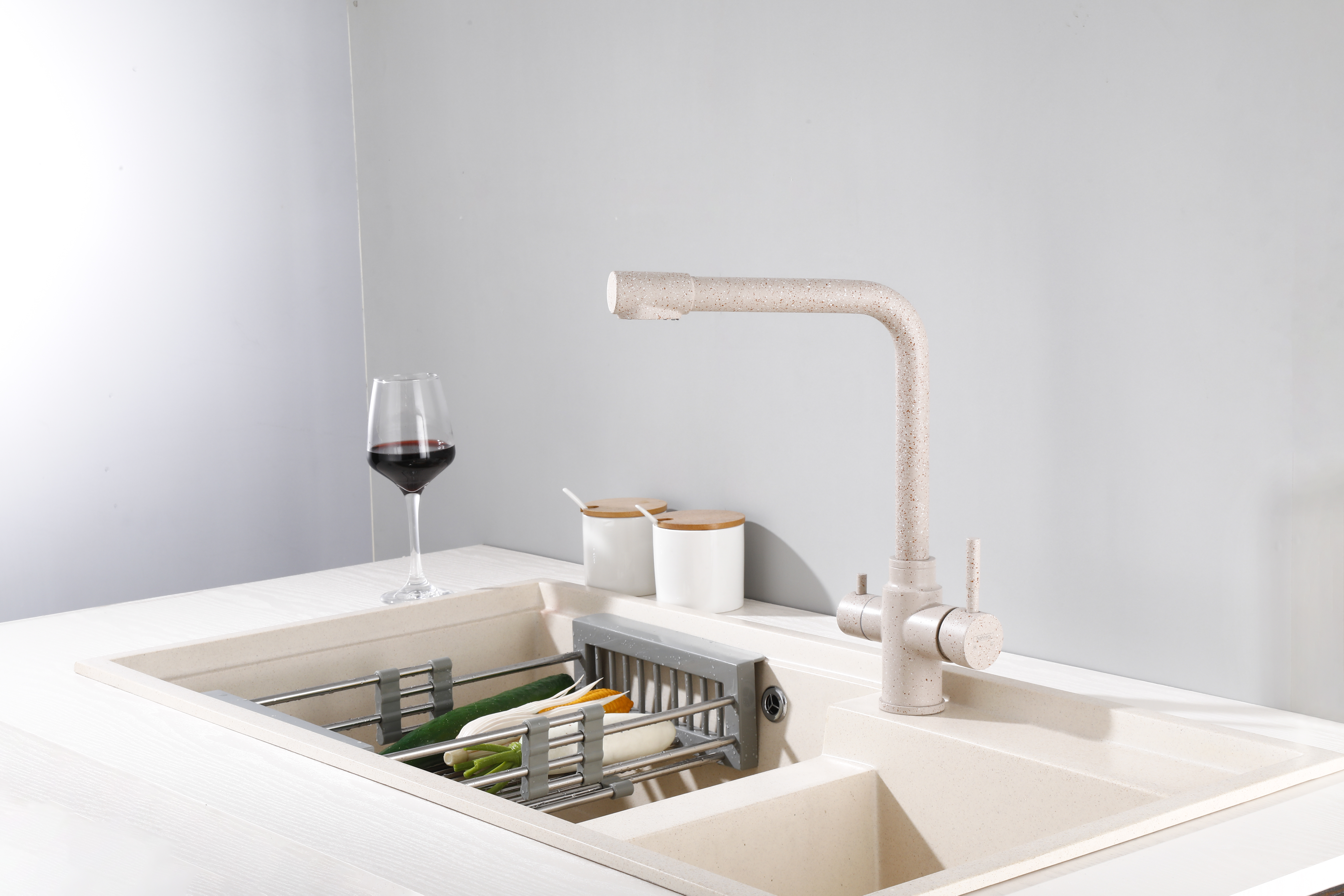 15085-B Смес. из НЕРЖ. для кух. под. фильт (СВ. БЕЖ.) HANSEN  (20/1шт)