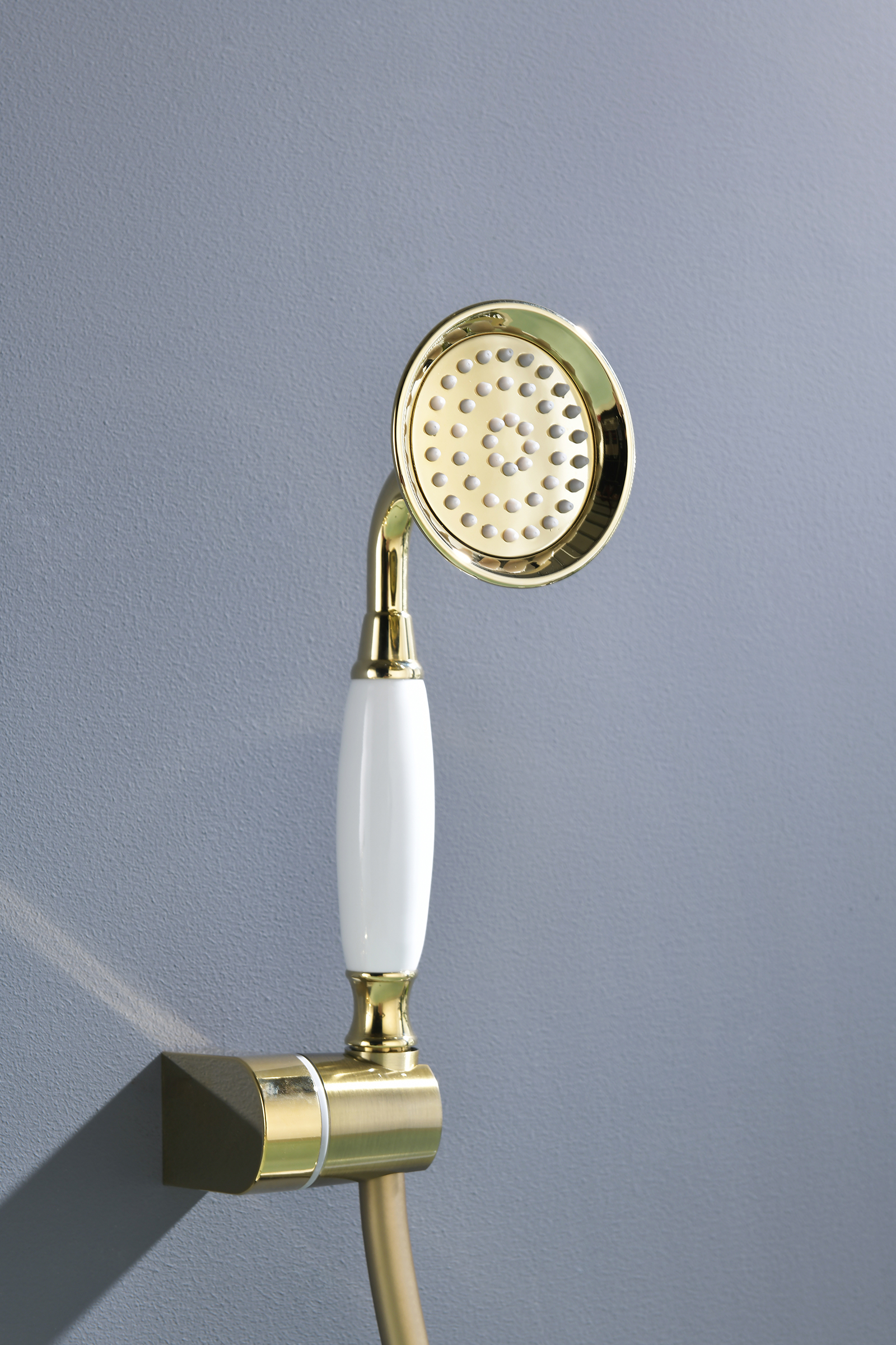 77031-E Смеситель однорыч для ванны  (ЗОЛОТ) GANZER  (8/1шт)