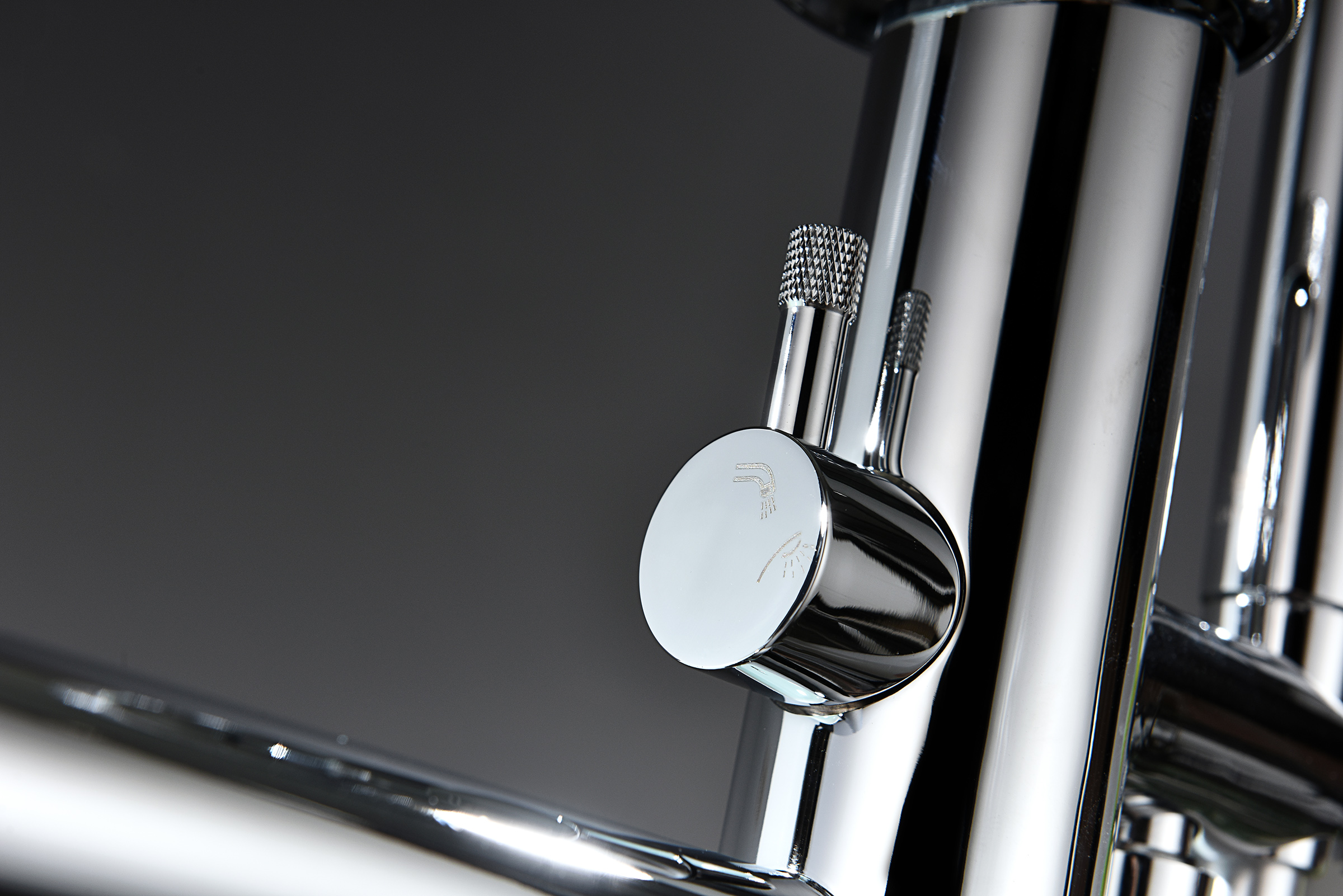 19181 Смеситель напольный для ванны (ХРОМ) GANZER  (5/1шт)