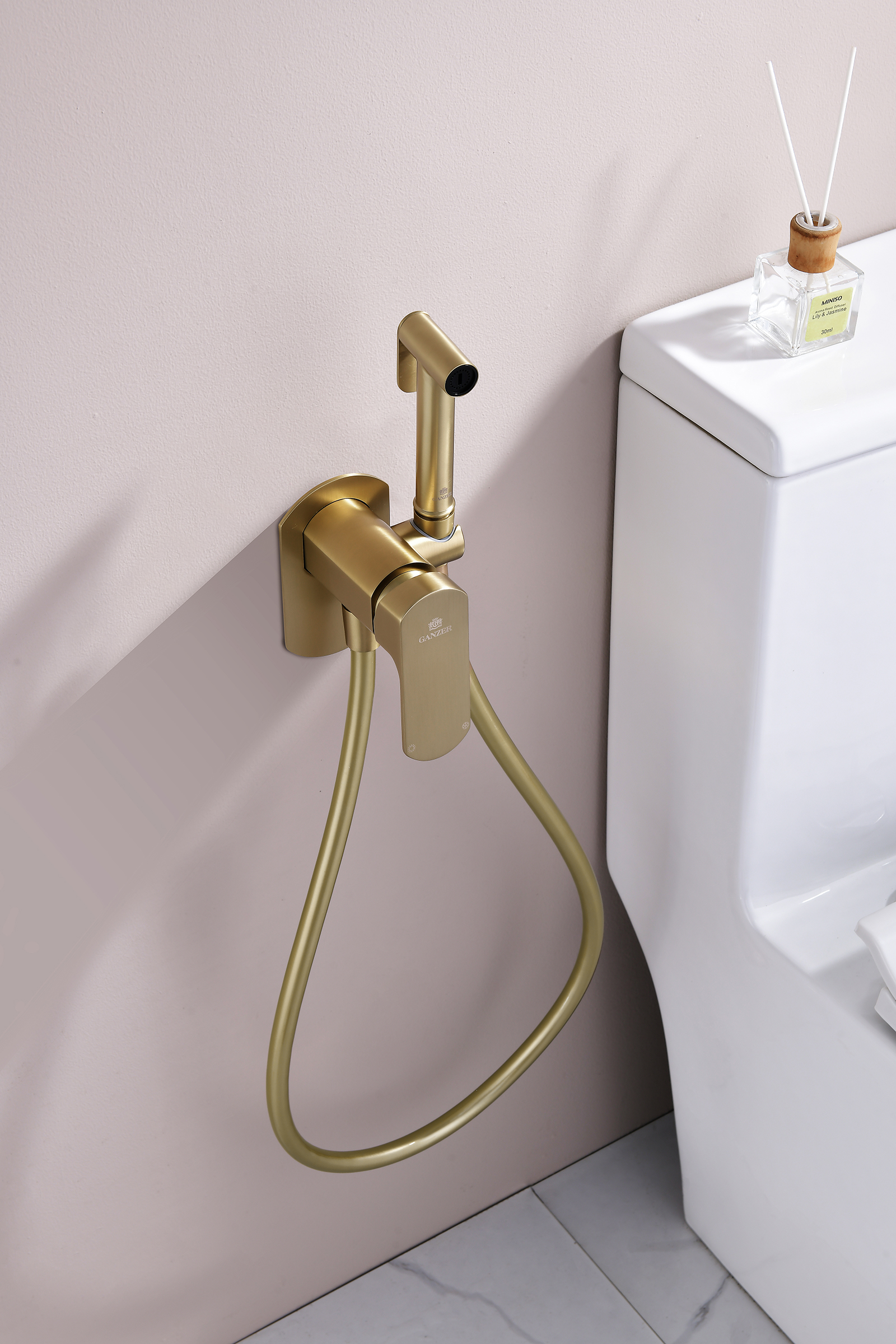 06157-S Смеситель встраиваемый с ГИГ. душем (Мат. Золото) GANZER (10/1шт)