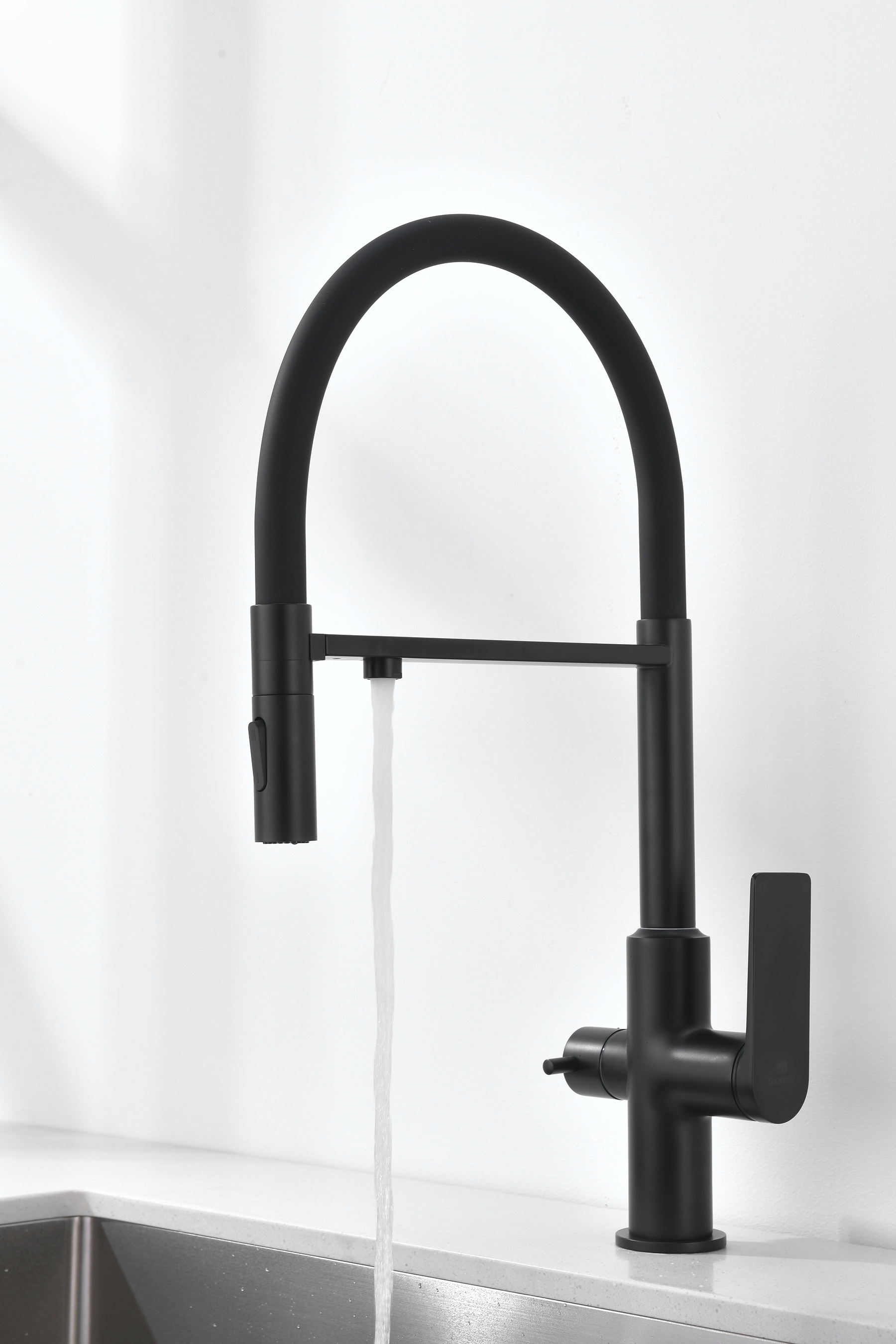 07127-C Смес. для кухни с гиб МАГ. изл. и под. фильт. (ЧЕР.+ЧЕР.) GANZER (10/1шт)