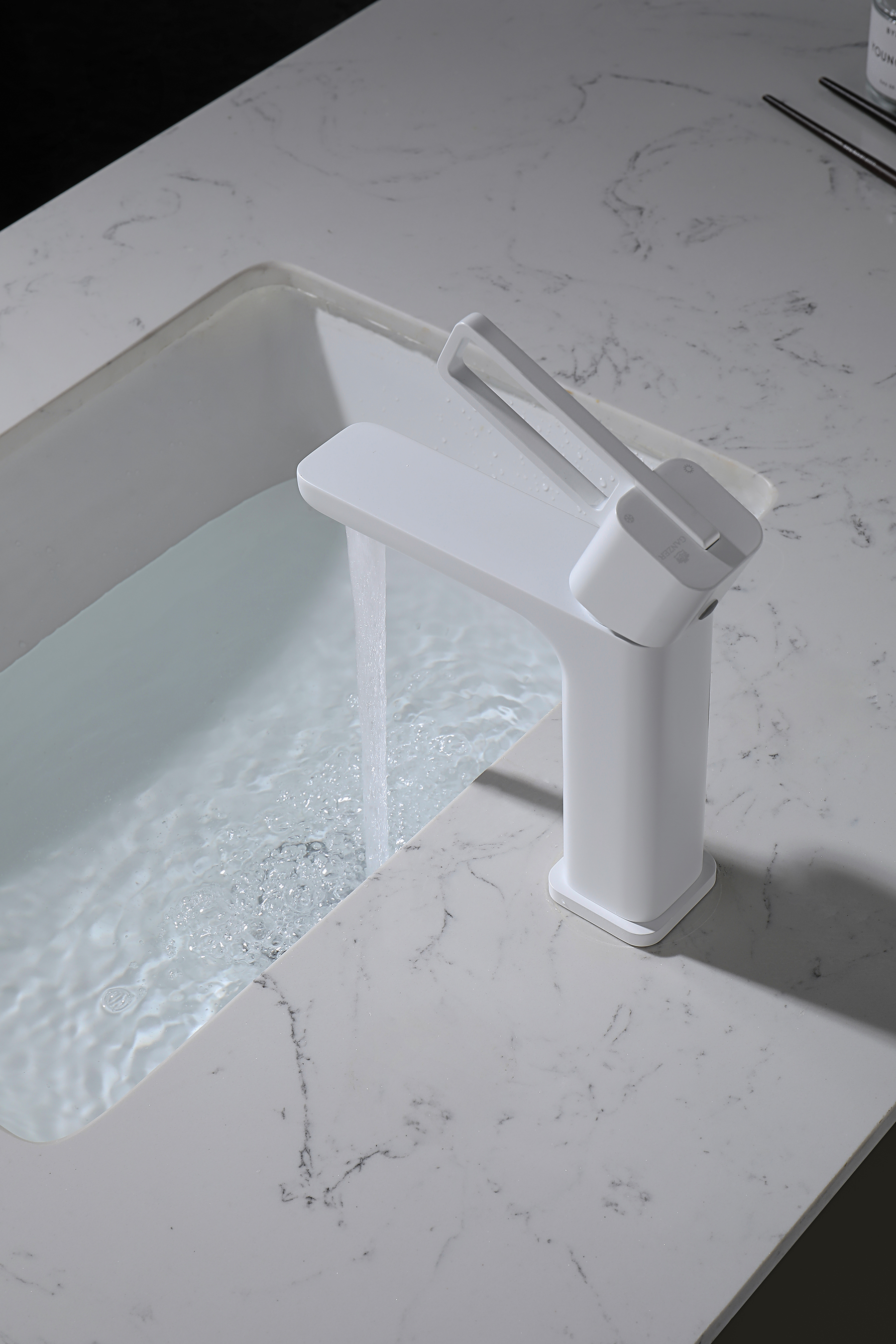 12111-F Смеситель од. для раковины (БЕЛЫЙ) GANZER (10/1шт)