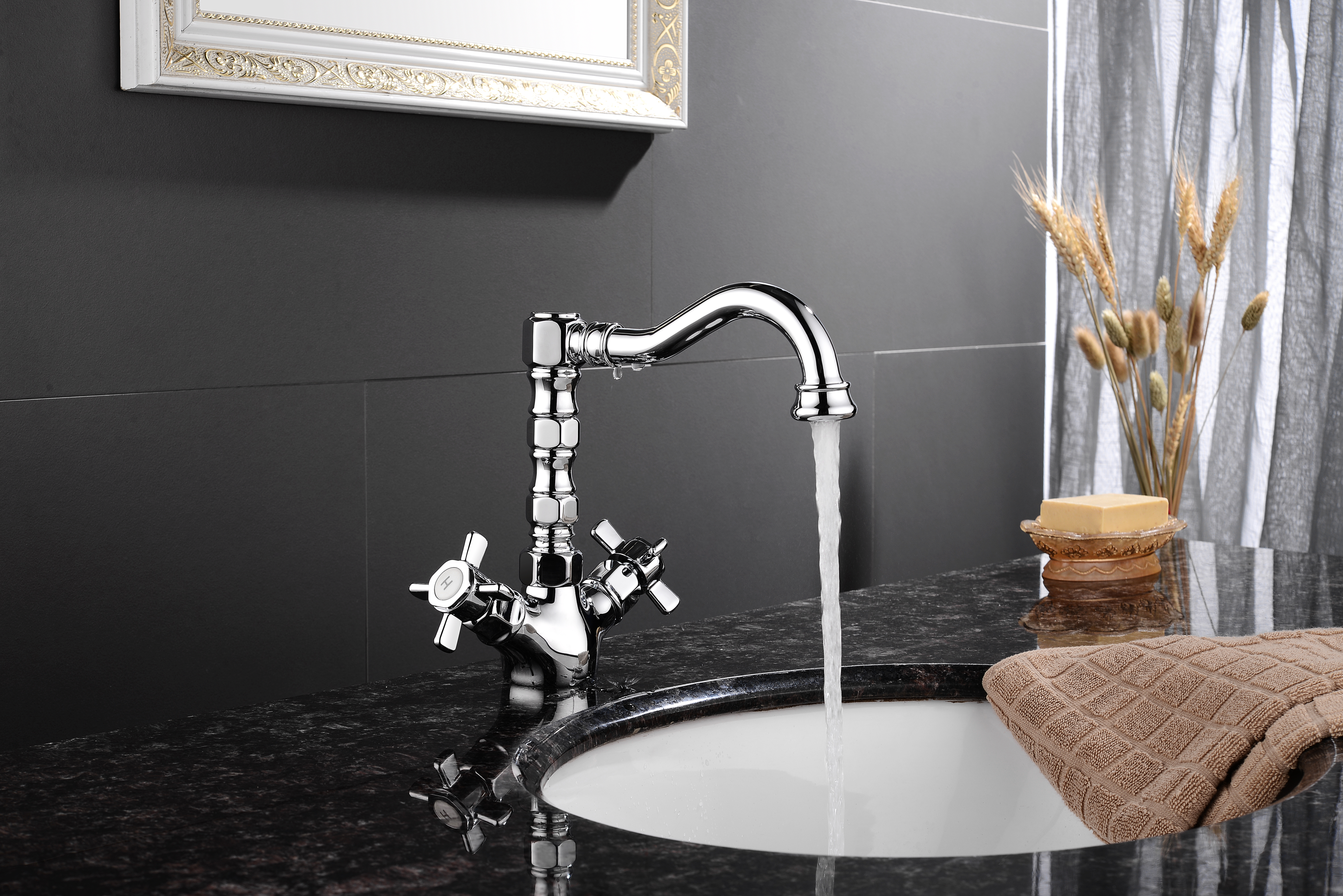 15013 Смеситель двухвент для умывальника  GANZER  (10/1шт)