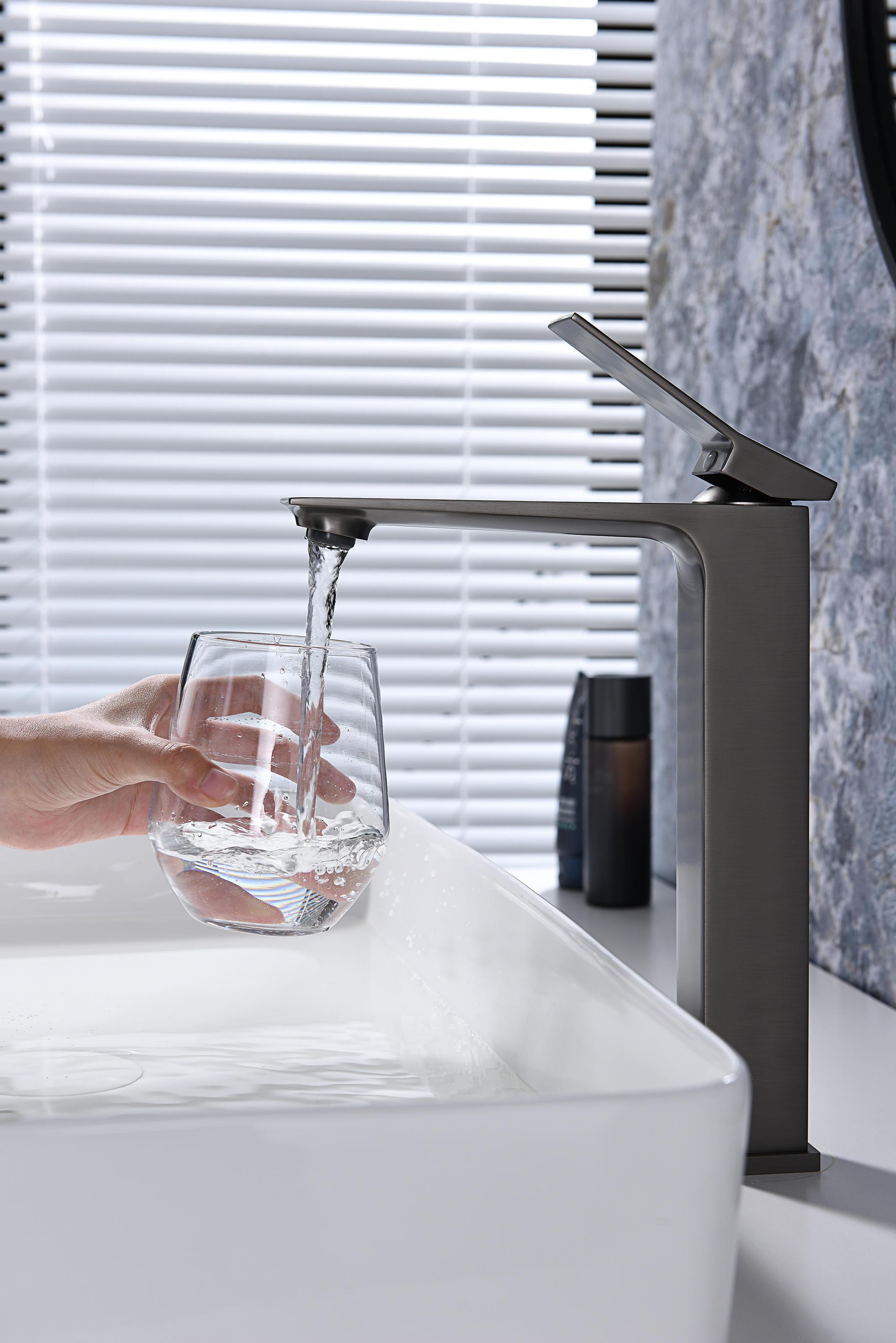 05112-Q Смеситель од. для раковины-чаши (ГРАФИТ) GANZER (10/1шт)