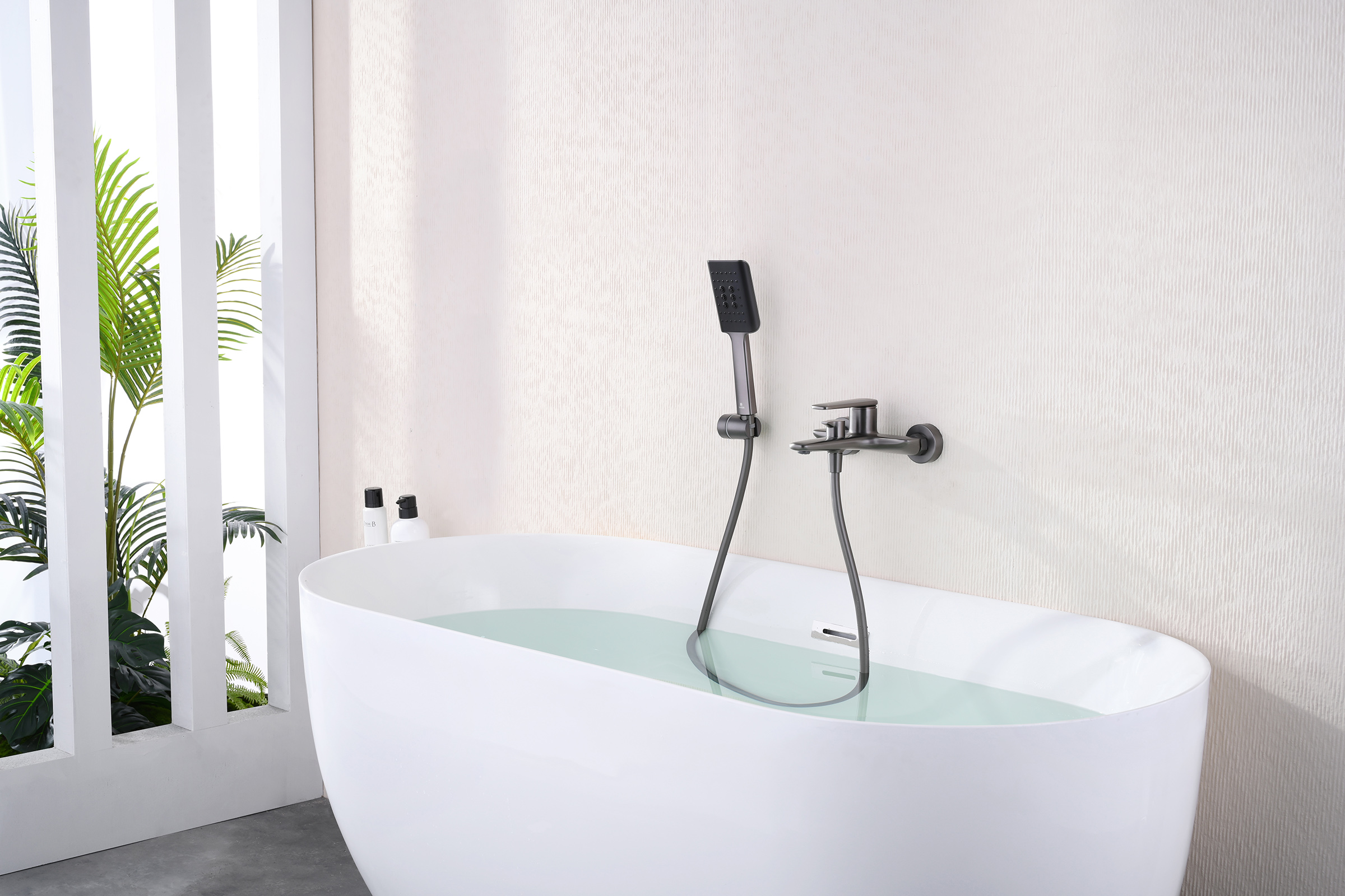 02131-Q Смеситель од. для ванны кор. (ГРАФИТ)  GANZER  (8/1шт)