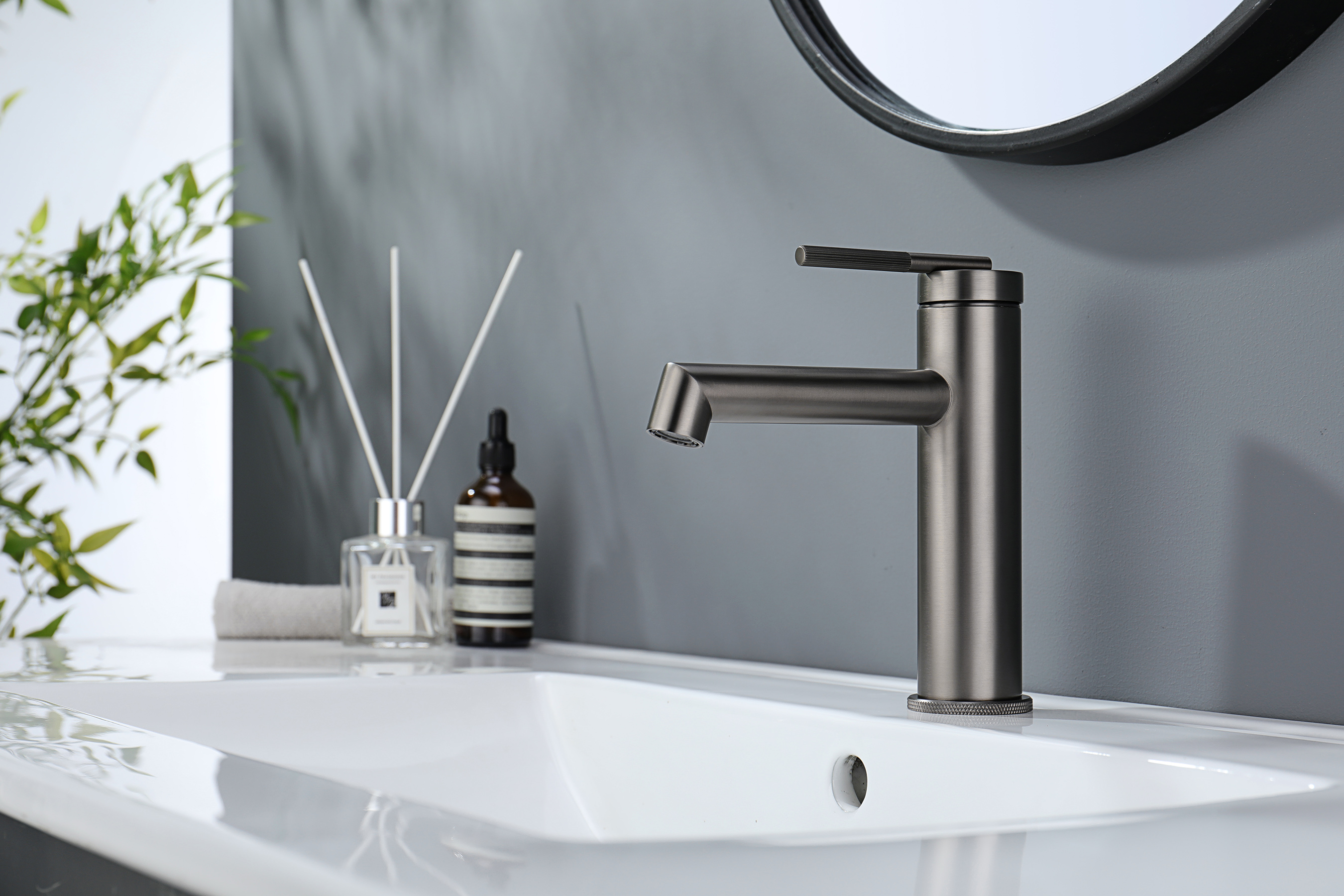 19111-Q Смеситель од. для раковины (ГРАФИТ) GANZER (10/1шт)