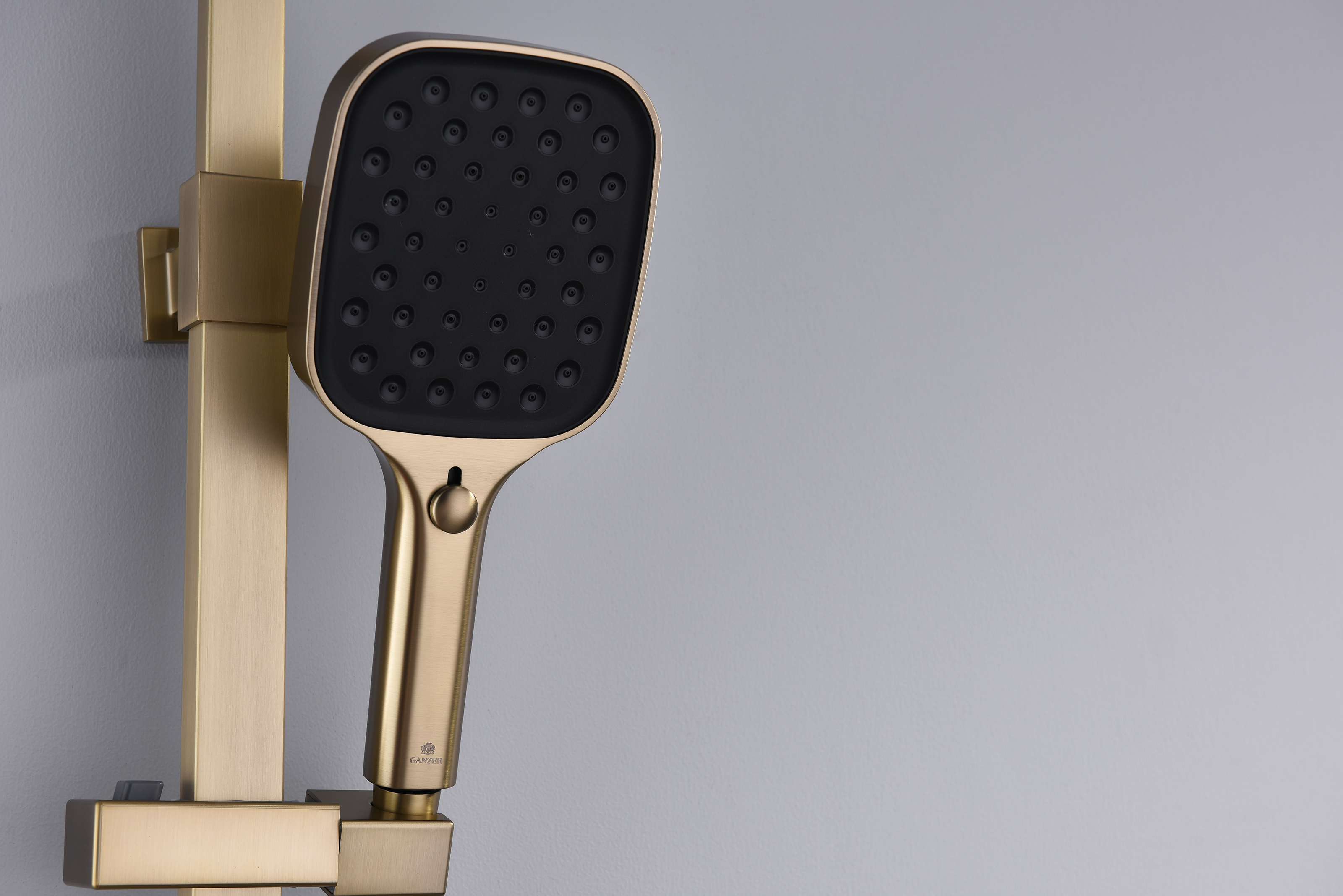 05162-S Душевая система (Мат. Золото) GANZER (5/1шт)