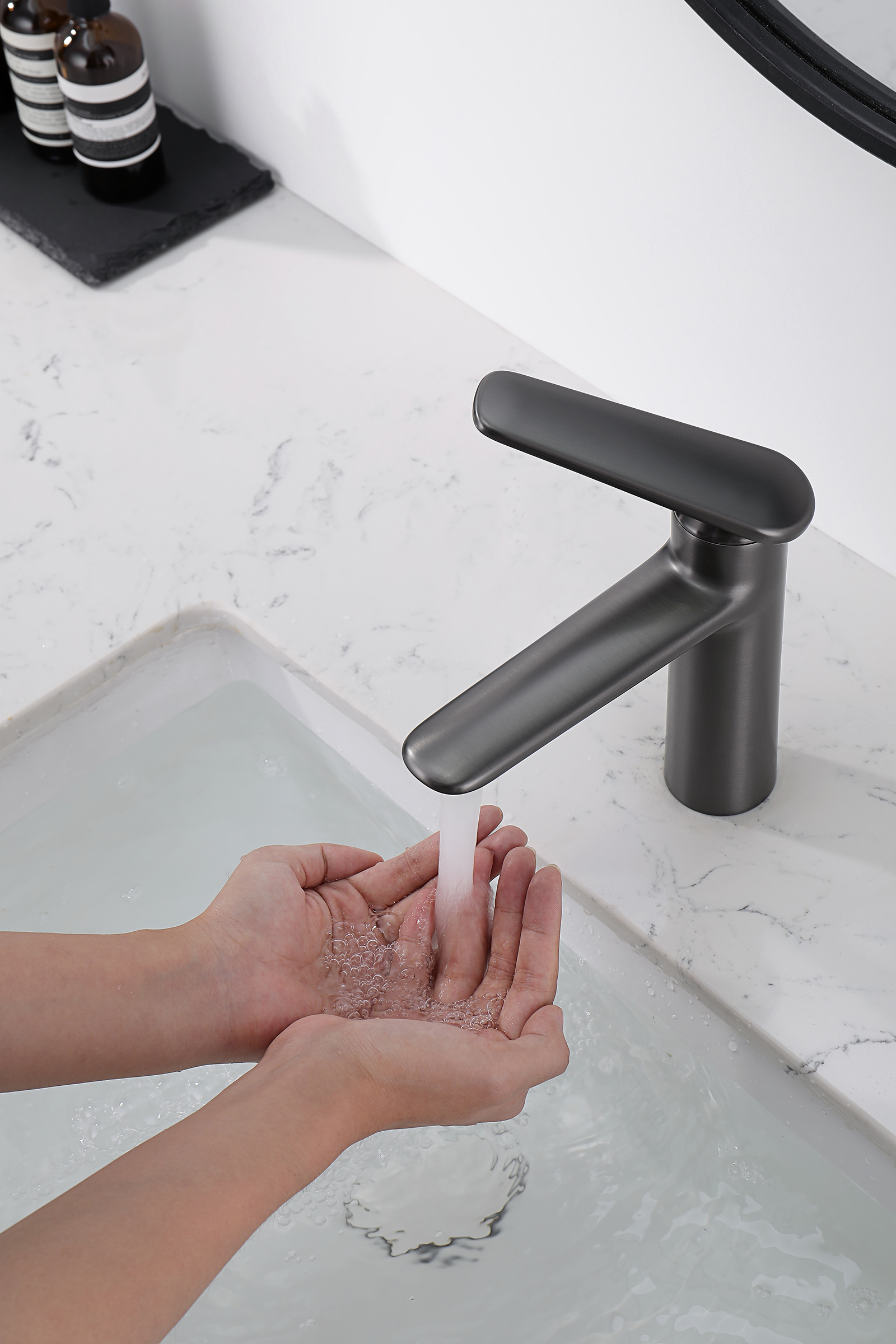 02111-Q Смеситель од. для раковины (ГРАФИТ) GANZER (10/1шт)