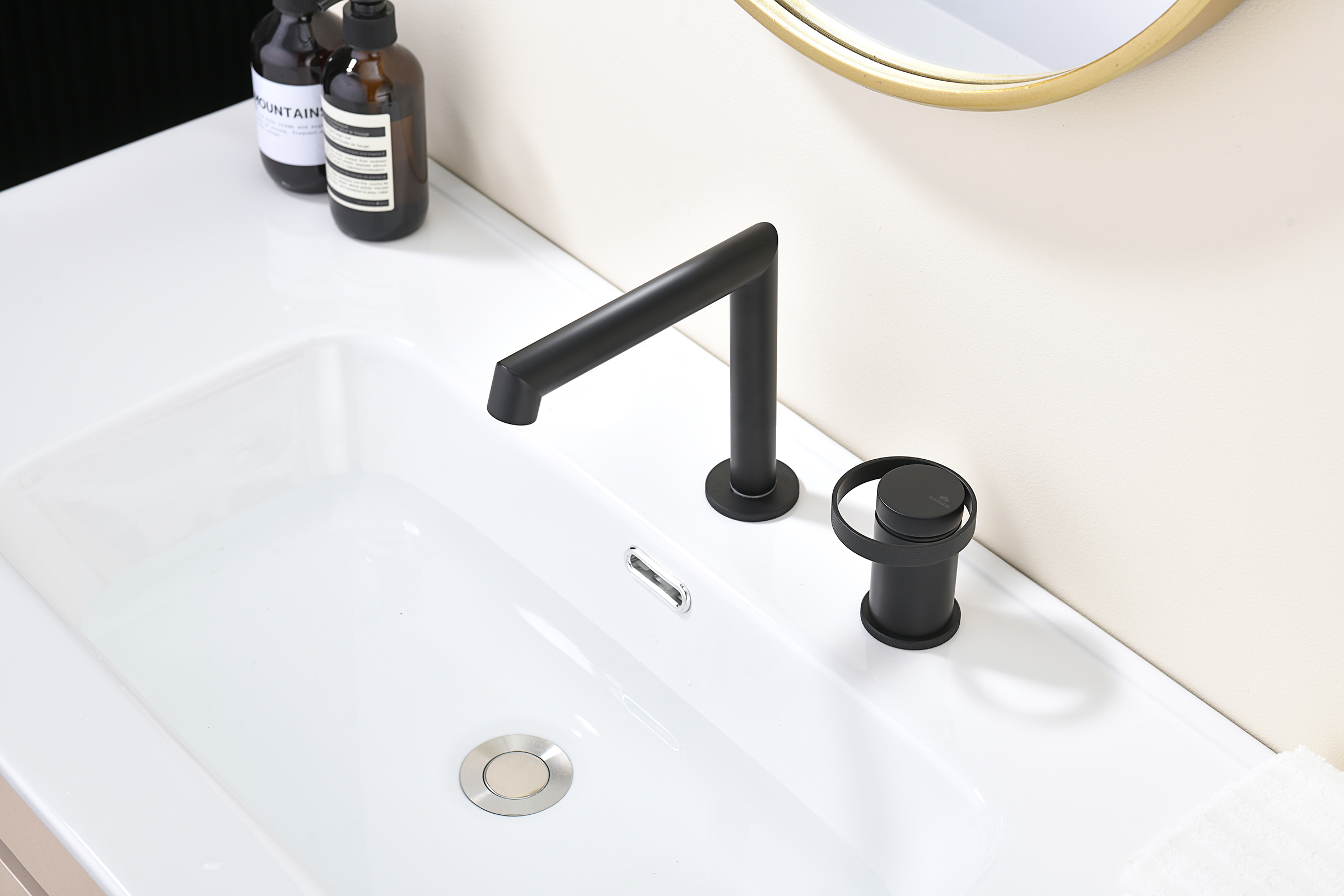 19114-C Смеситель на борт раковины (2-отв,ЧЕРНЫЙ)  GANZER (10/1шт)