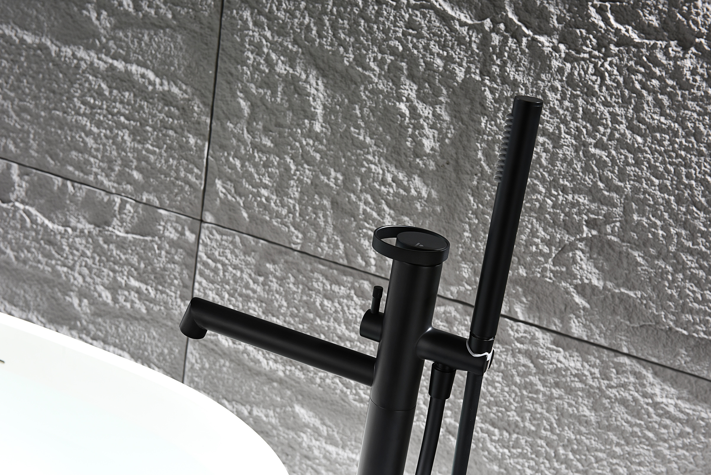 19181-C Смеситель напольный для ванны (ЧЕРНЫЙ) GANZER  (5/1шт)