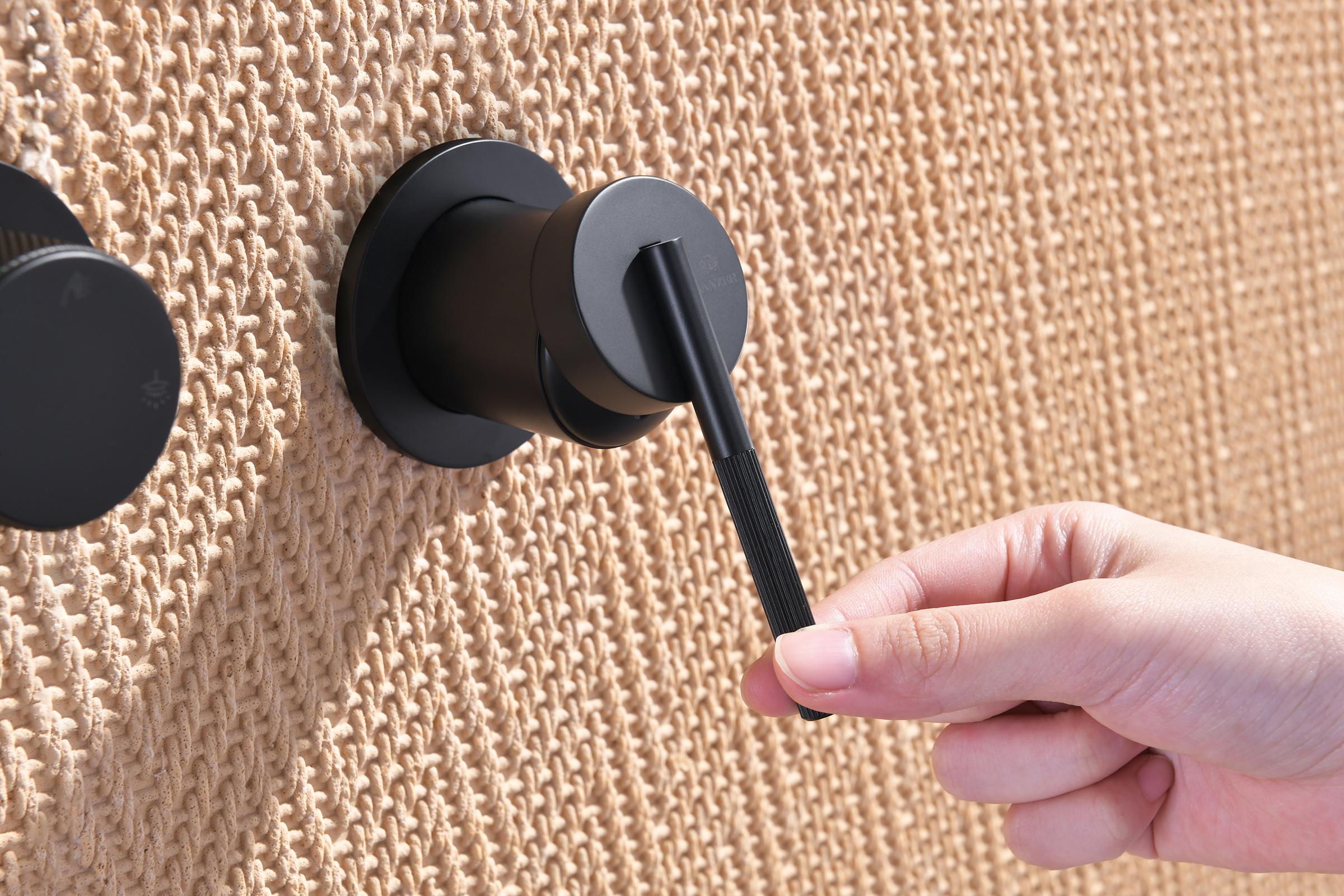 19164-C Встроенный смес для душа с 2-функ. (ЧЕРНЫЙ) GANZER  (6/1шт)