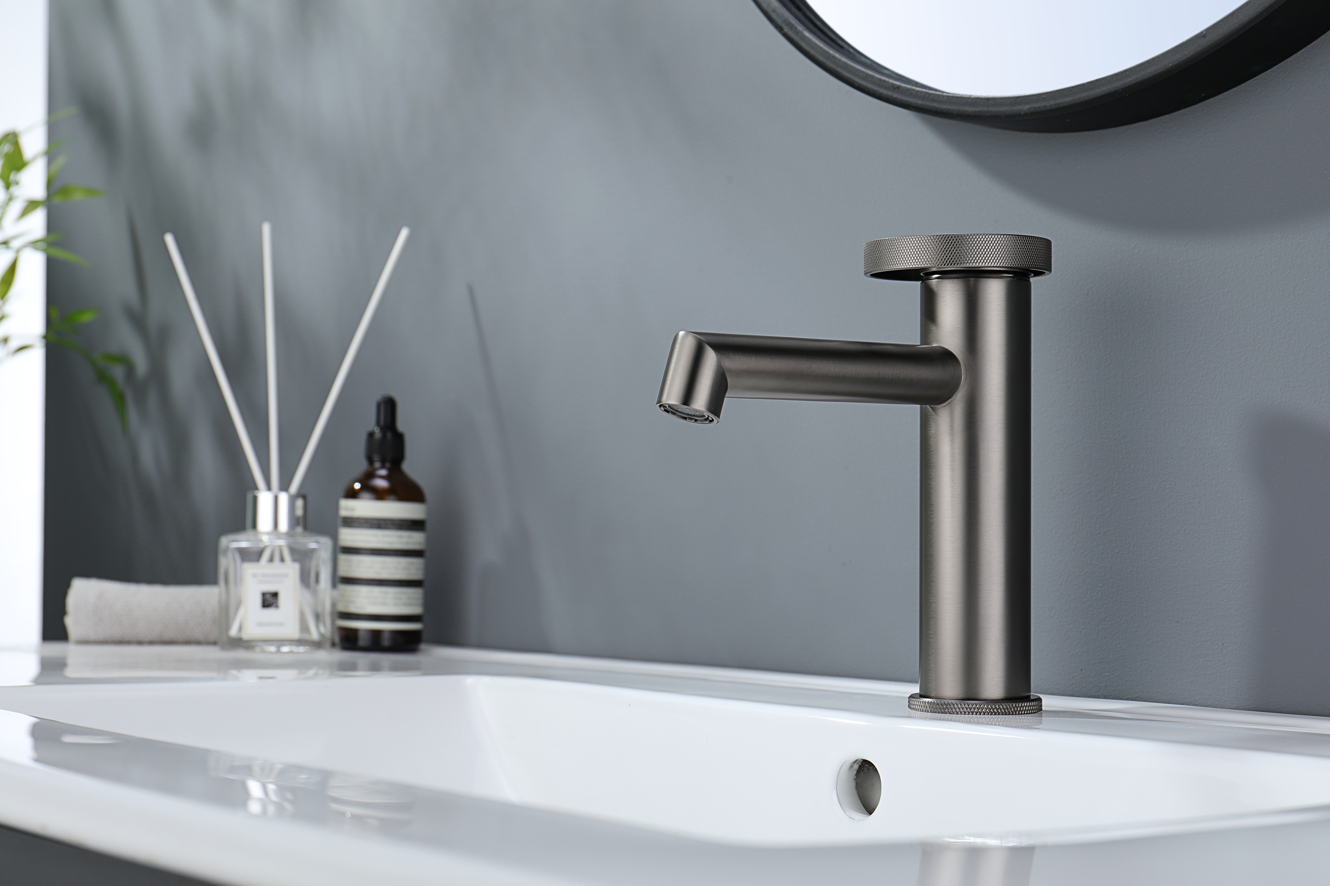 19111-Q Смеситель од. для раковины (ГРАФИТ) GANZER (10/1шт)