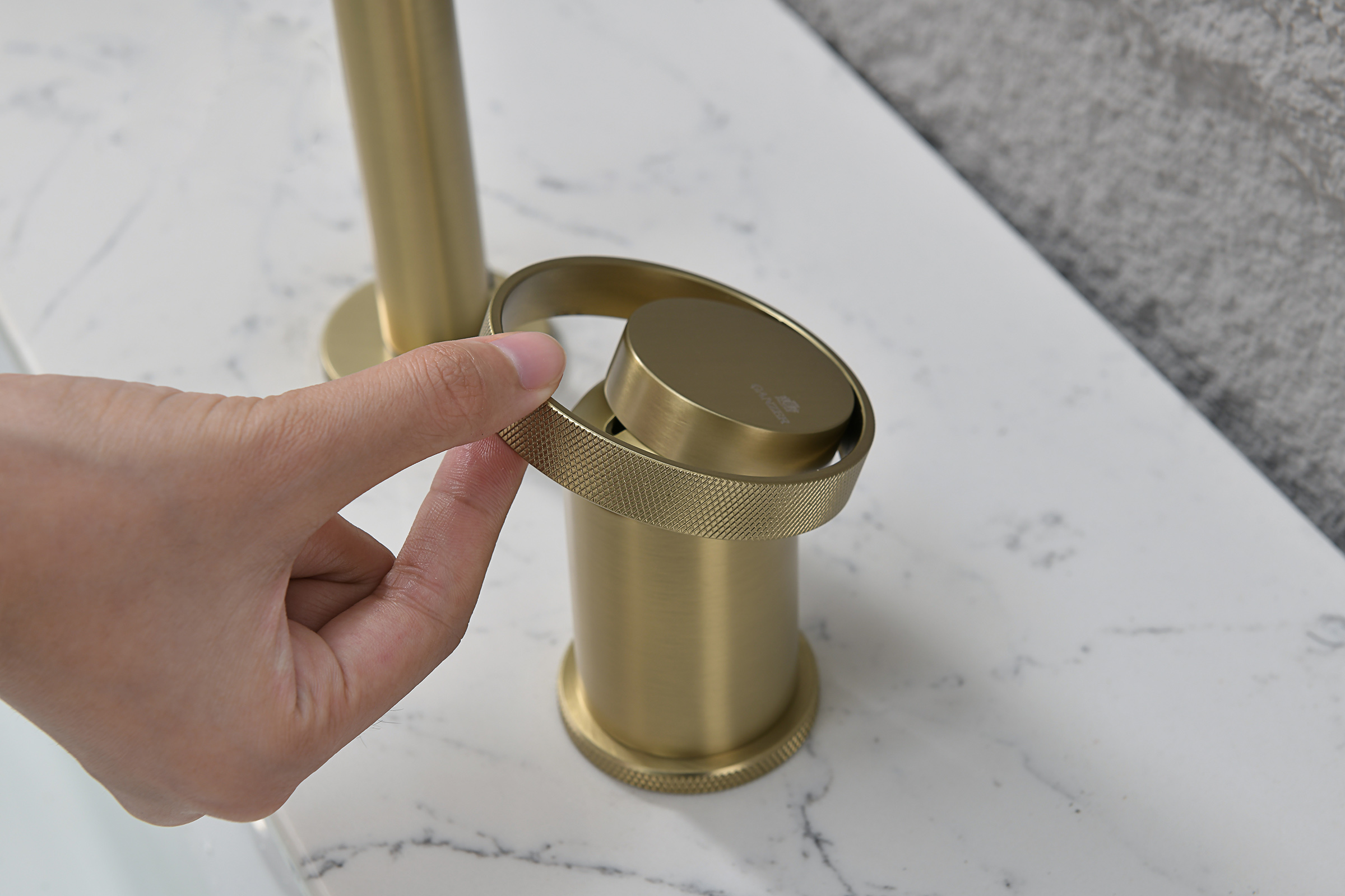 19114-S Смеситель на борт раковины (2-отв,Мат. Золото)  GANZER (10/1шт)