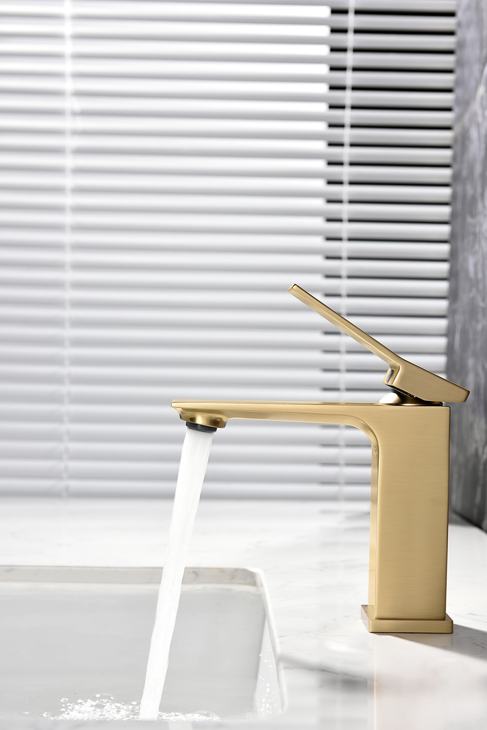 05111-S Смеситель од. для раковины (Мат. Золото) GANZER (10/1шт)