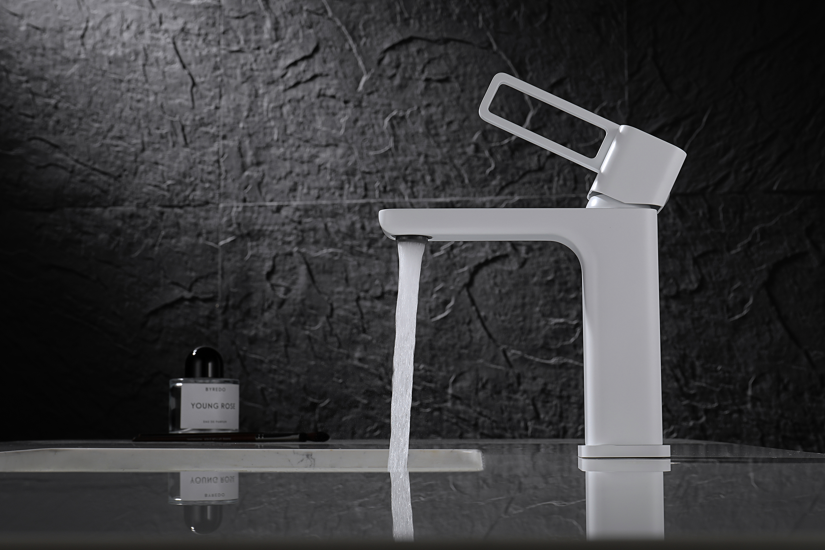 12111-F Смеситель од. для раковины (БЕЛЫЙ) GANZER (10/1шт)