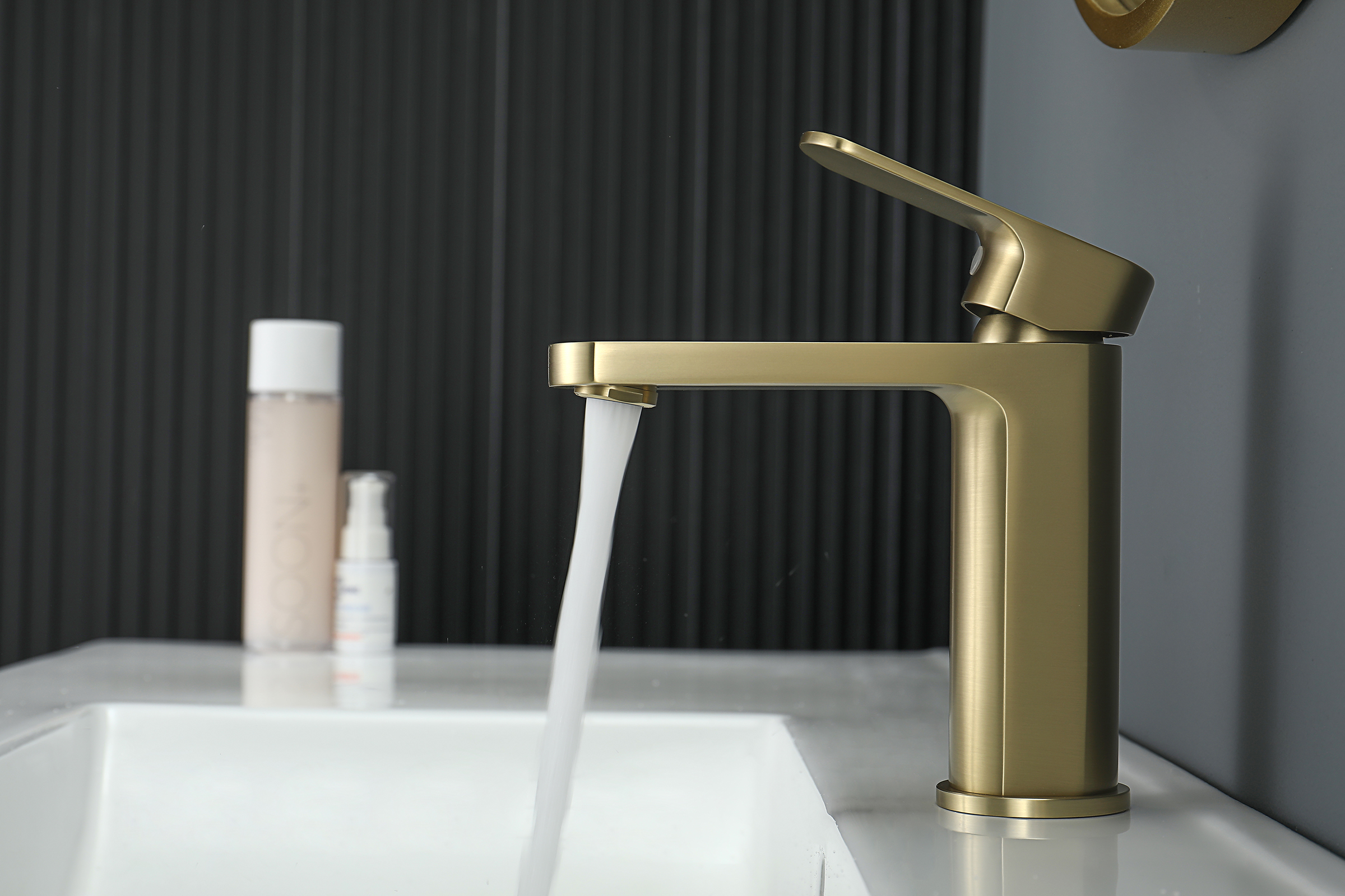 06111-S Смеситель од. для раковины (Мат. Золото) GANZER (10/1шт)