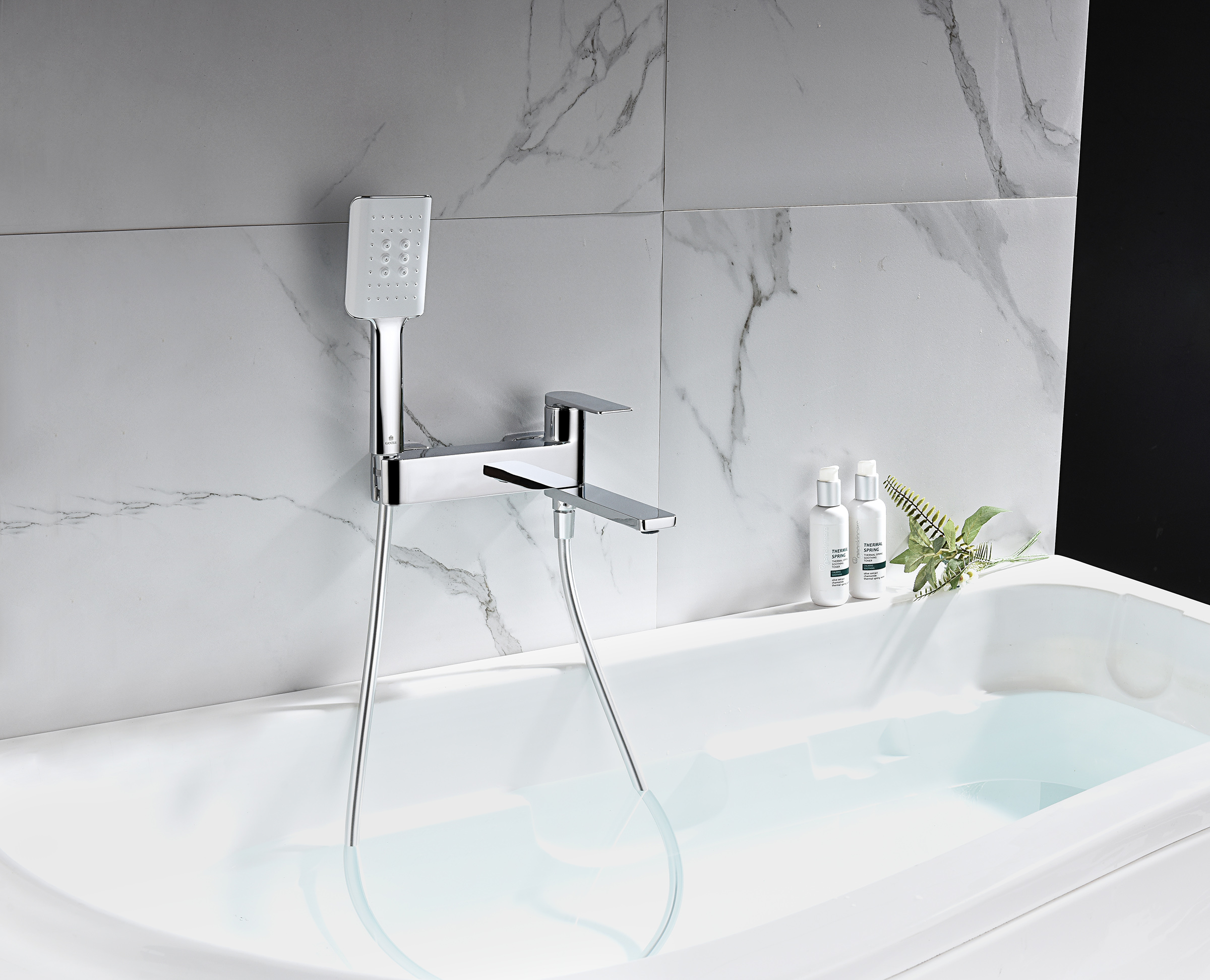 07132 Смеситель од. для ванны кор. (ХРОМ)  GANZER  (8/1шт)