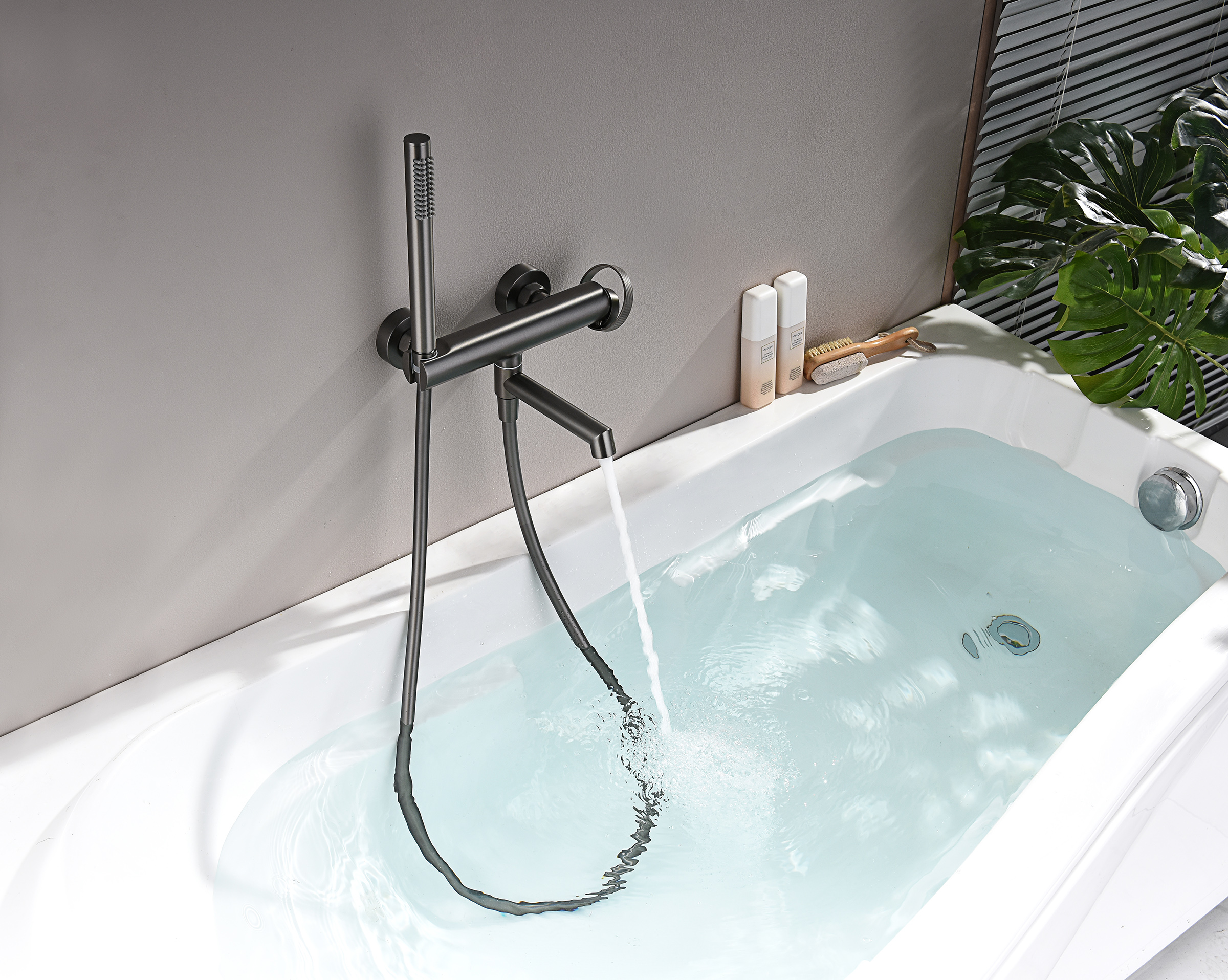 19132-Q Смеситель од. для ванны кор. (ГРАФИТ)  GANZER  (8/1шт)