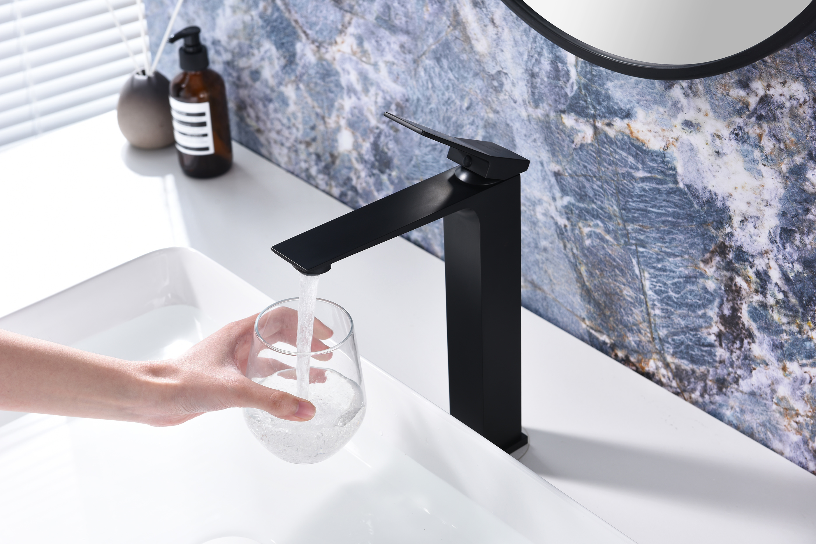 05112-C Смеситель од. для раковины-чаши (ЧЕРНЫЙ) GANZER (10/1шт)