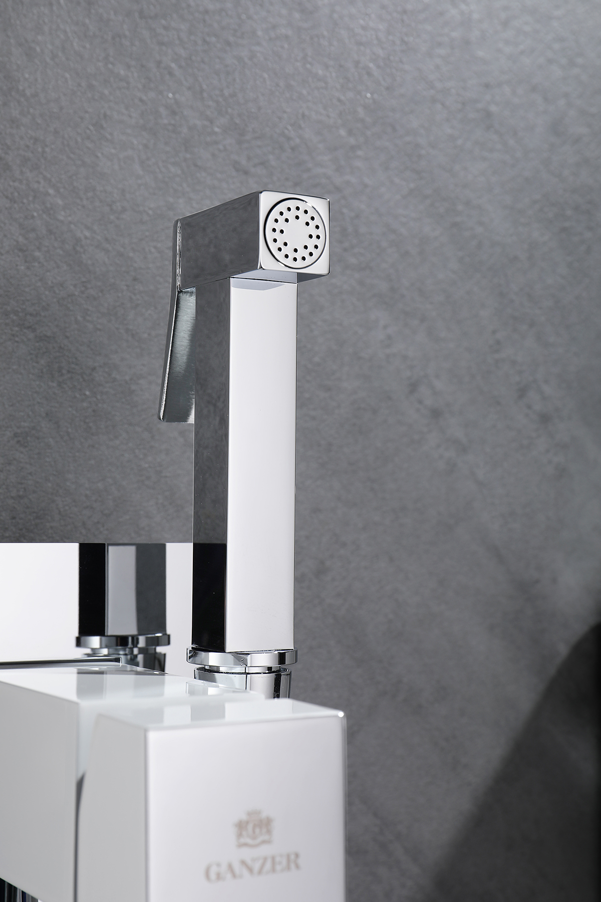 44157-F Смеситель встраиваемый с ГИГ. душем (БЕЛЫЙ) GANZER (10/1шт)