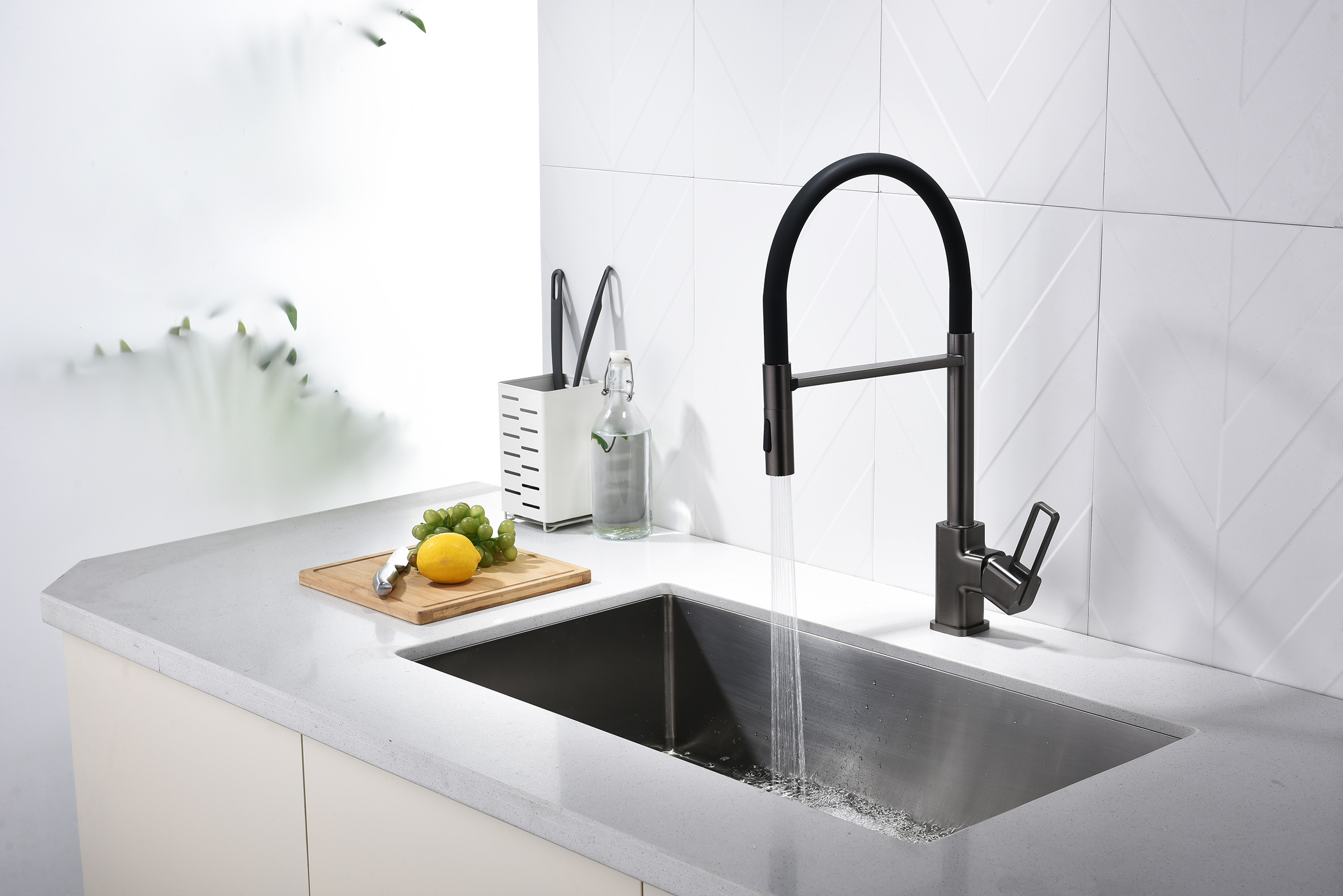 12127-QC Смеситель для кухни с гиб. МАГНИТ. изливом (ГРАФИТ+ЧЕР.) GANZER (10/1шт)