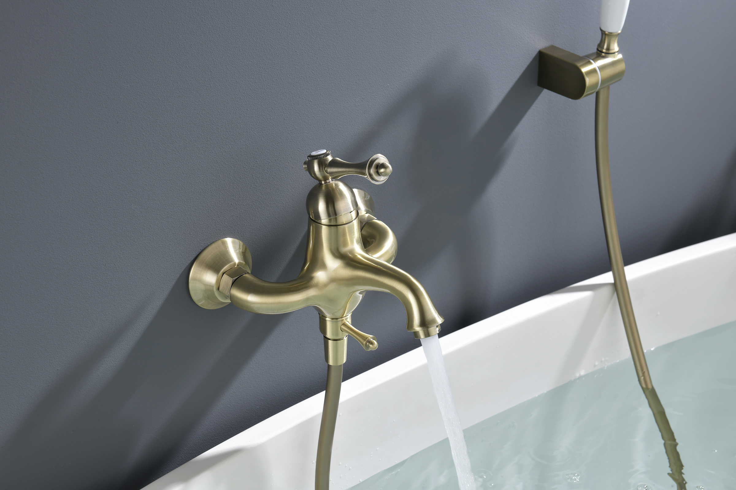 77131-D Смеситель од. для ванны кор. (БРОНЗА)  GANZER  (8/1шт)