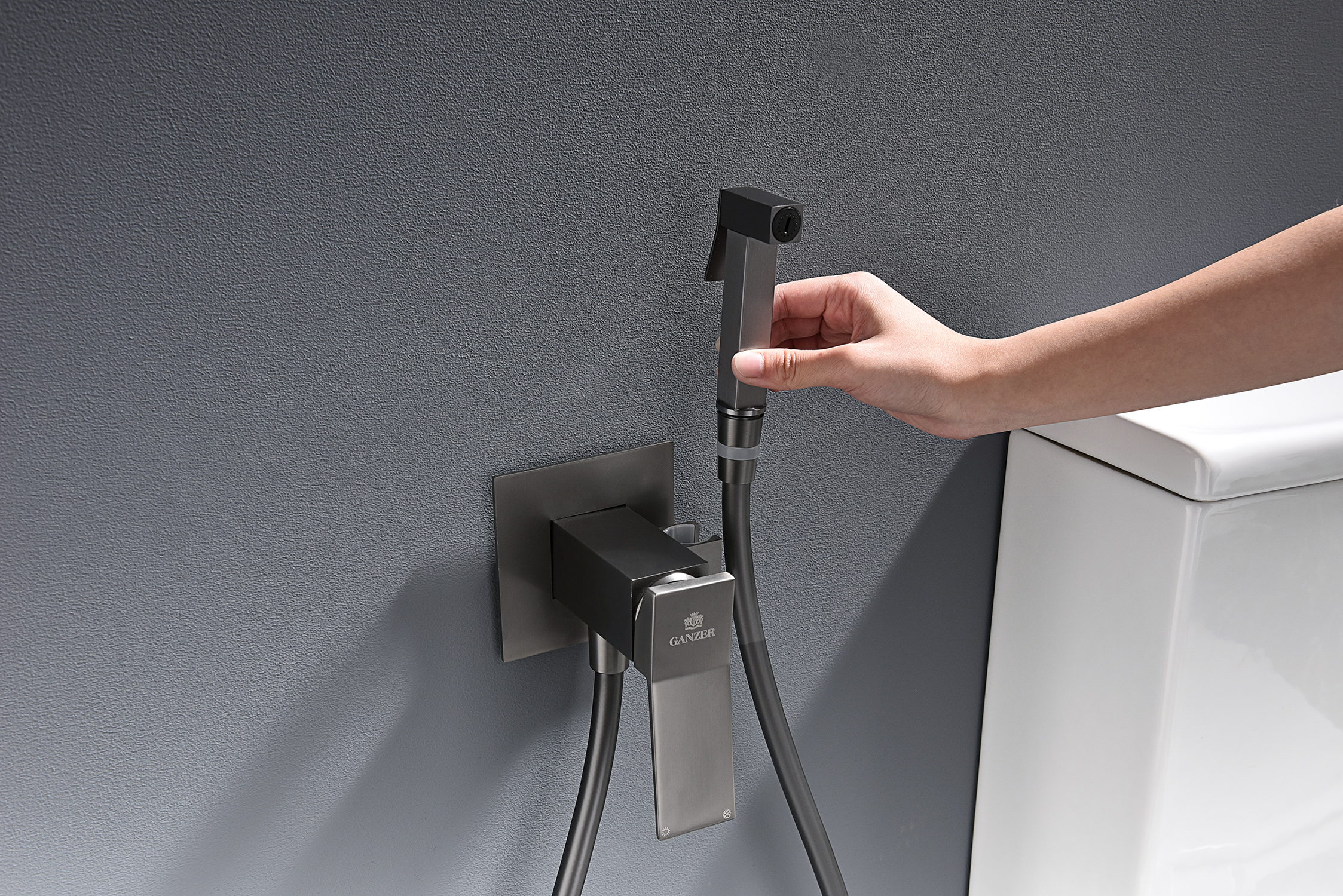 05157-Q Смеситель встраиваемый с ГИГ. душом (ГРАФИТ) GANZER (10/1шт)