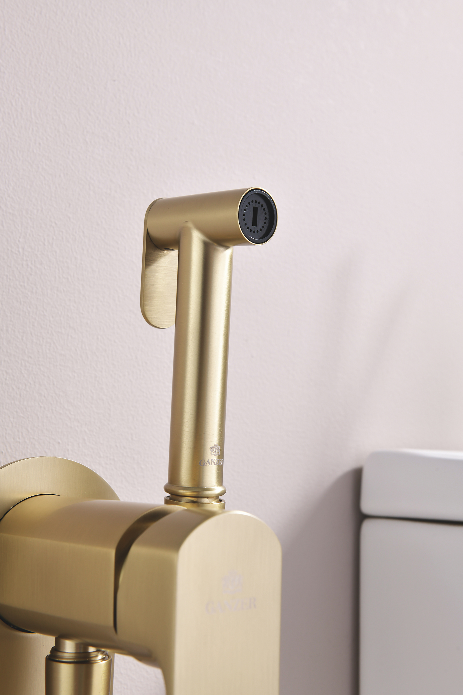 06157-S Смеситель встраиваемый с ГИГ. душем (Мат. Золото) GANZER (10/1шт)