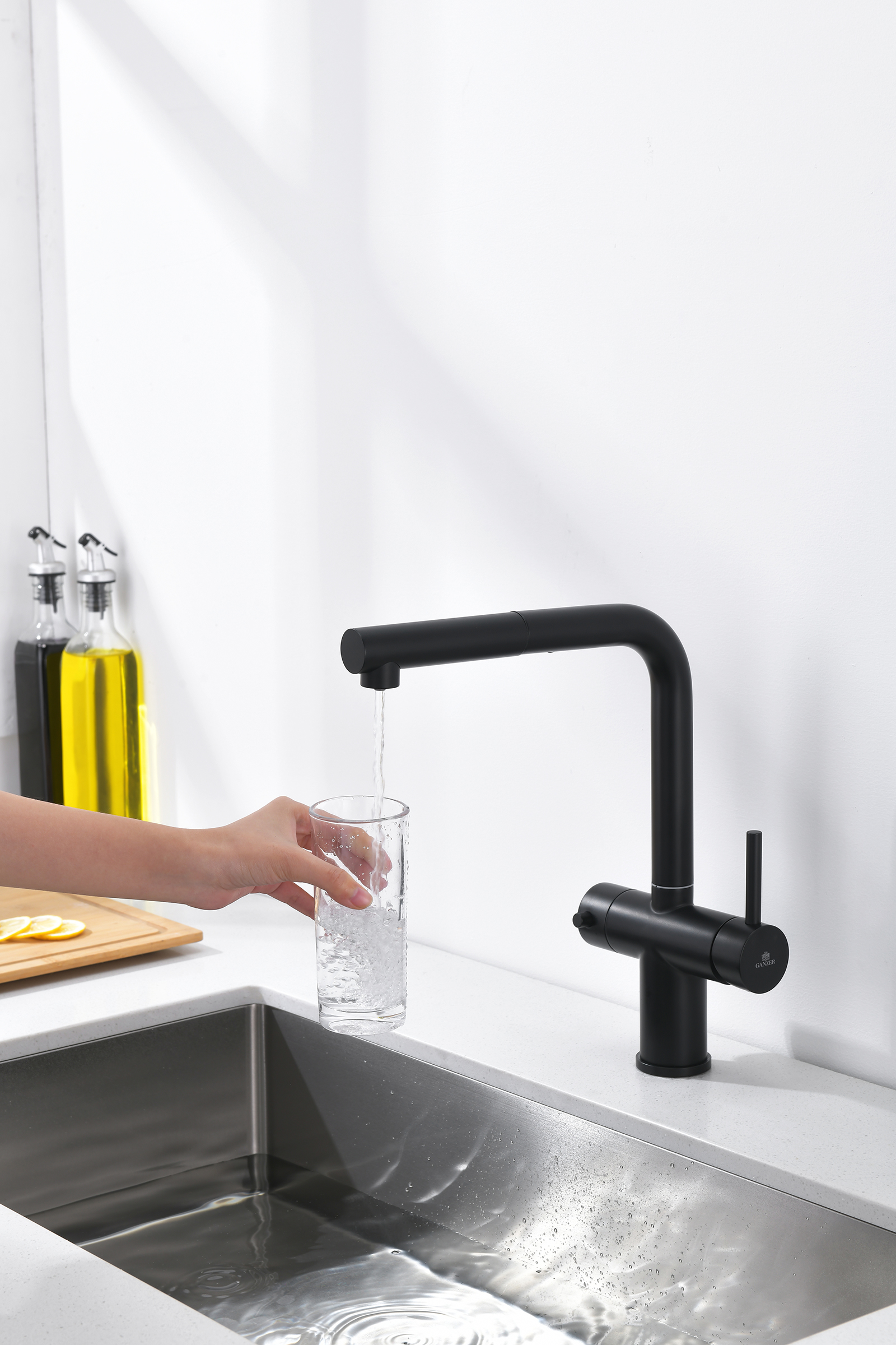 16036-C Смес. од. для кухни с ВЫД. лейкой и подк. ФИЛЬТ. (ЧЕРНЫЙ)  GANZER (10/1шт)