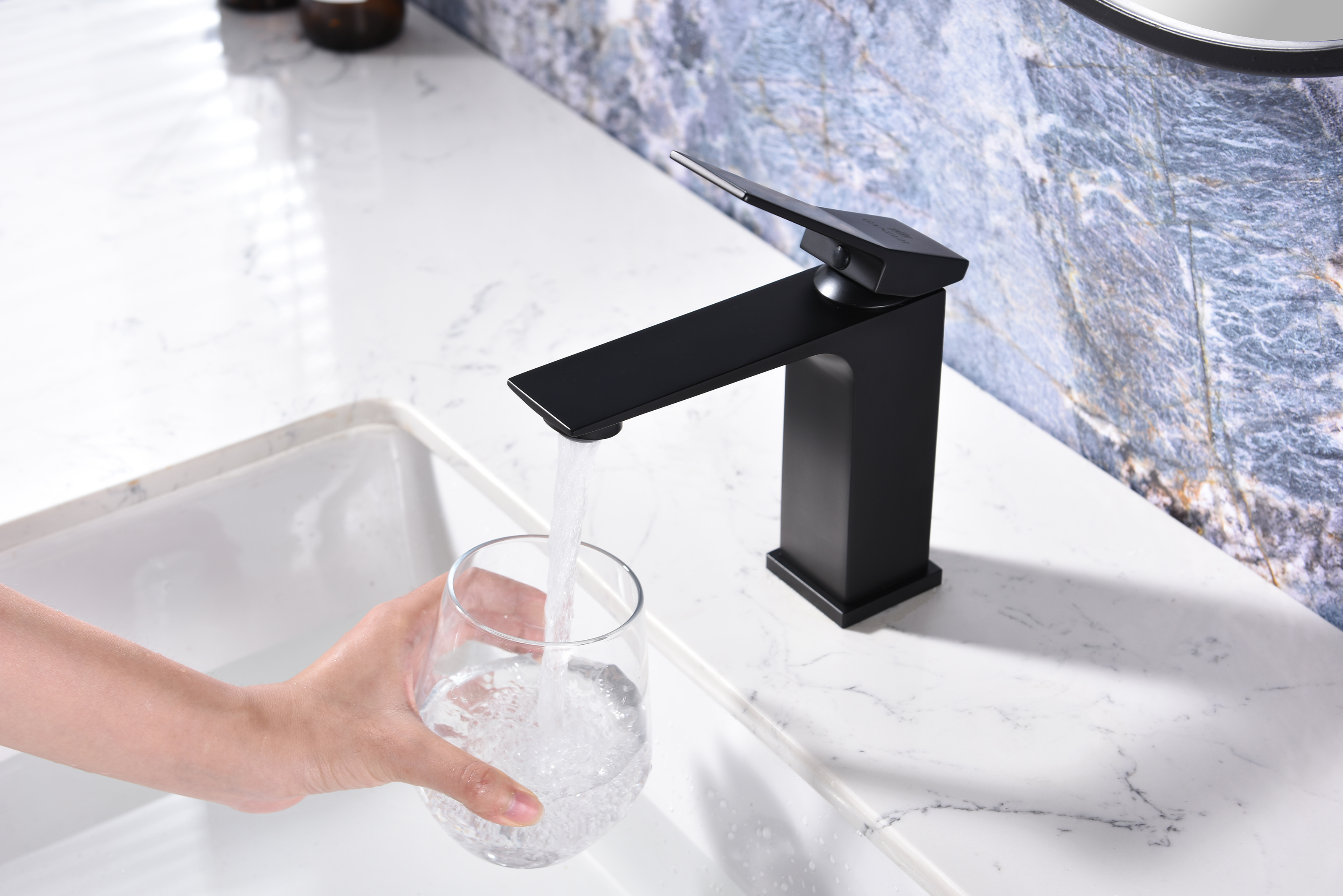 05111-C Смеситель од. для раковины (ЧЕРНЫЙ) GANZER (10/1шт)