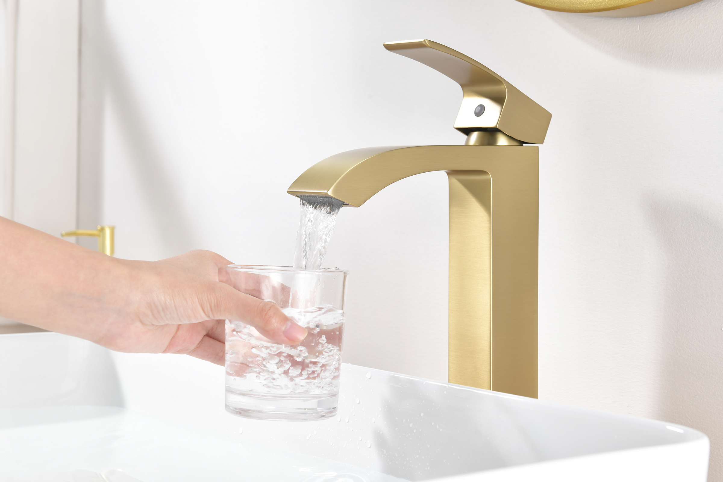 44112-S Смеситель од. для раковины-чаши (Мат. Золото) GANZER (10/1шт)