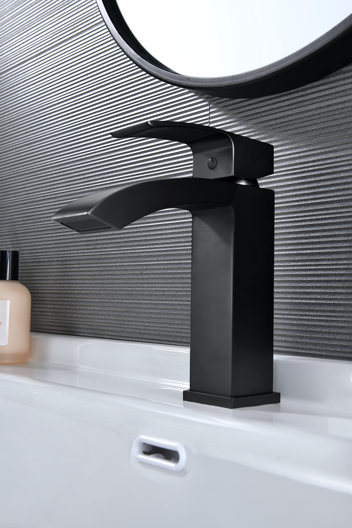 44111-C Смеситель од. для раковины (ЧЕРНЫЙ) GANZER (10/1шт)