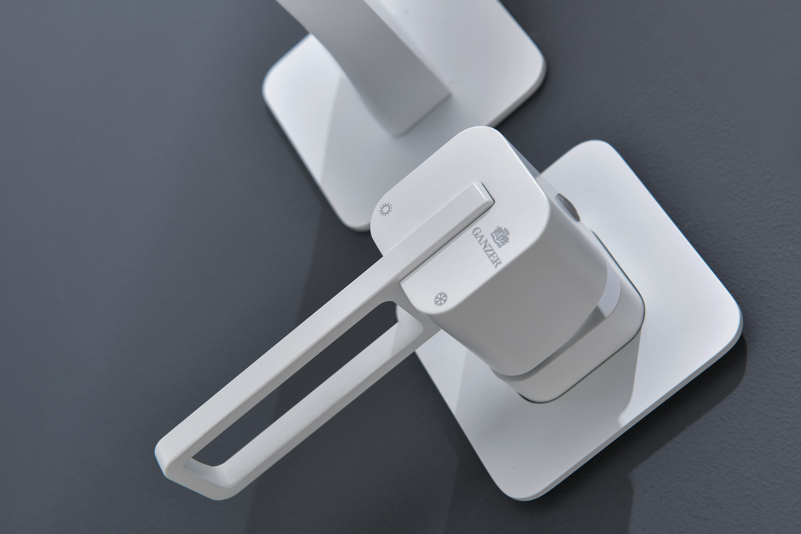 12144-F Встроенный смес для рак. (БЕЛЫЙ) GANZER  (10/1шт)