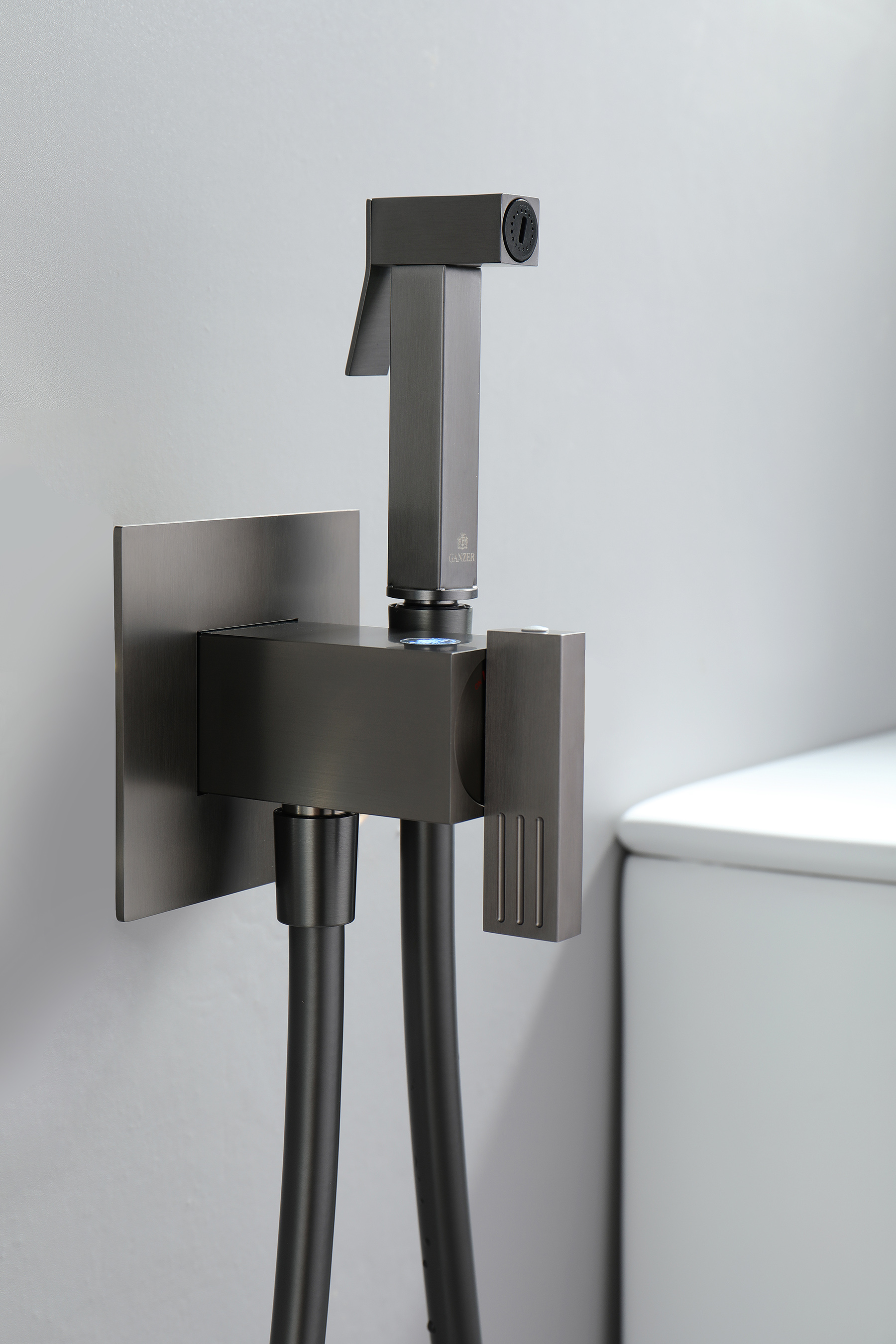 01157-Q Смеситель встраиваемый с ГИГ. душом (ГРАФИТ) GANZER (10/1шт)