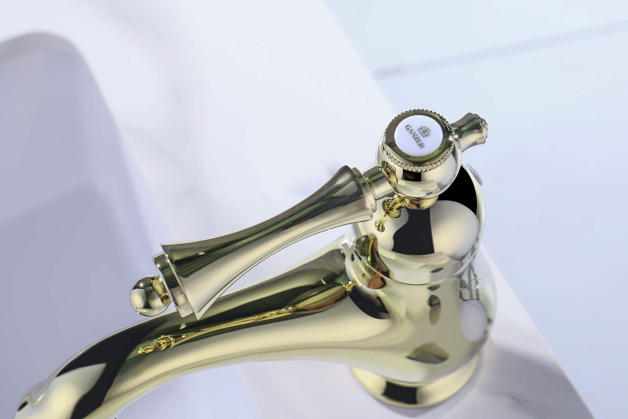 77111-E Смеситель для умывальника  (ЗОЛОТО)  GANZER (10/1шт)