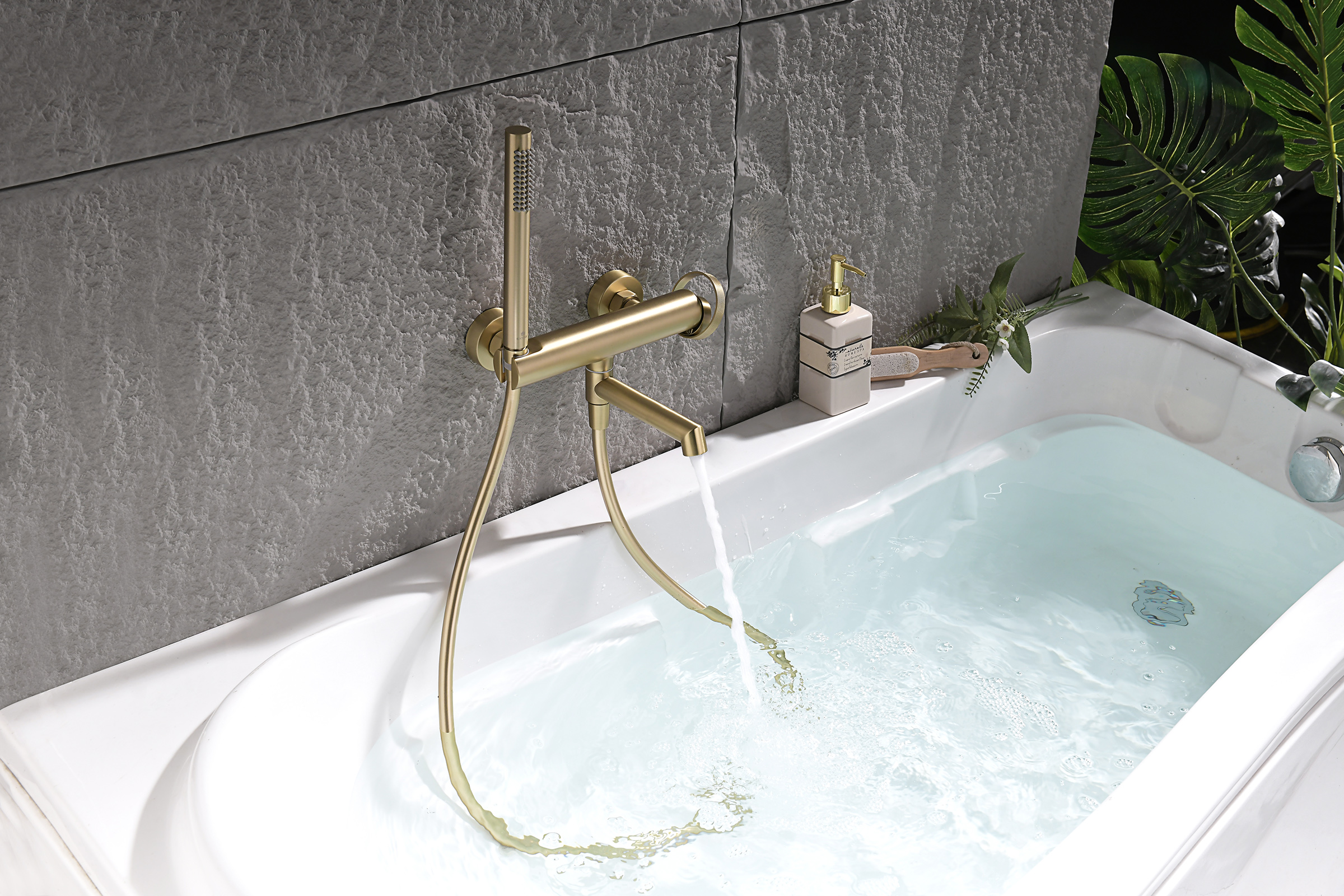 19132-S Смеситель од. для ванны кор. (Мат. Золото)  GANZER  (8/1шт)