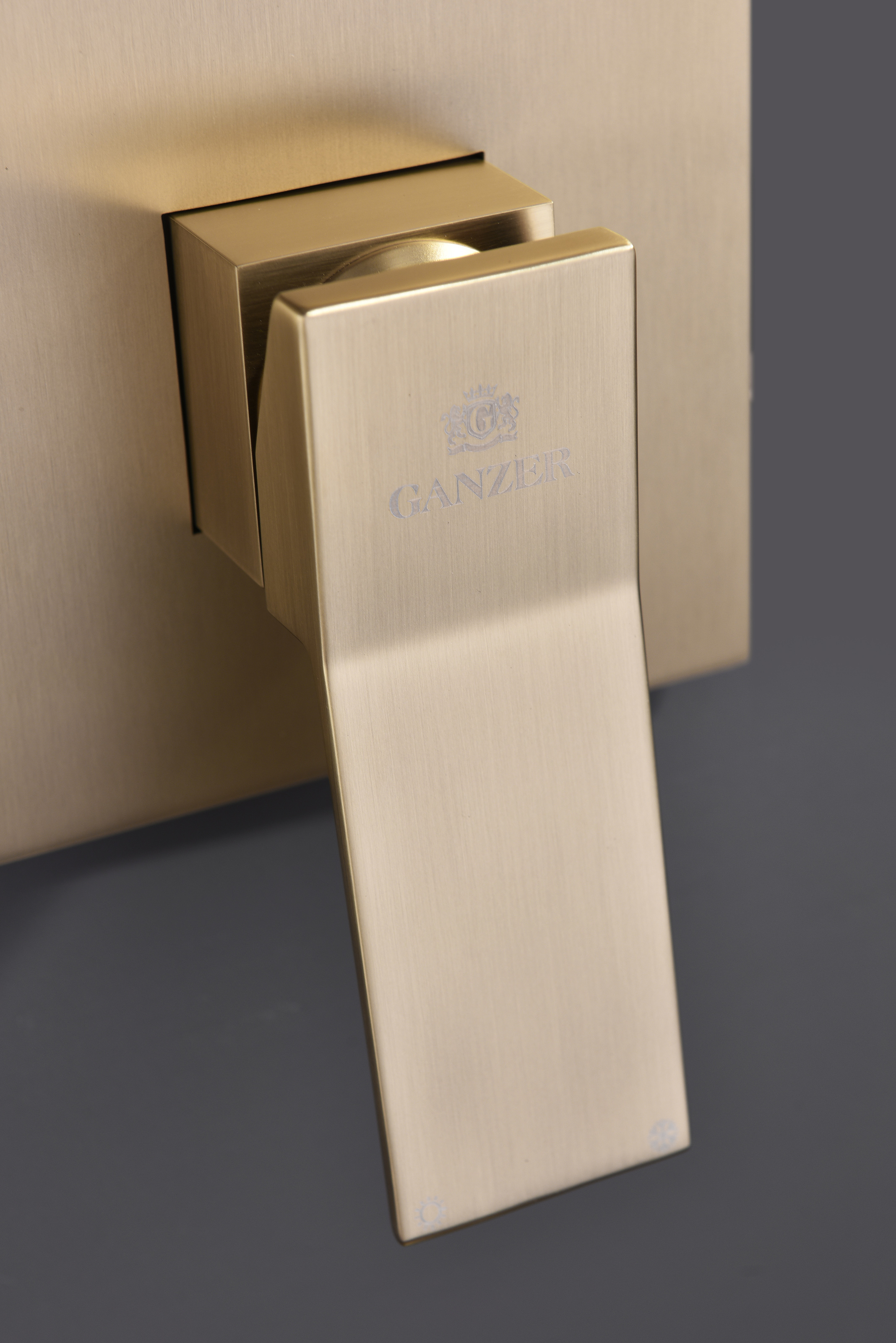 05165-S Смеситель встраиваемый для душа с 3-функ. (Мат. Золото) GANZER (6/1шт)