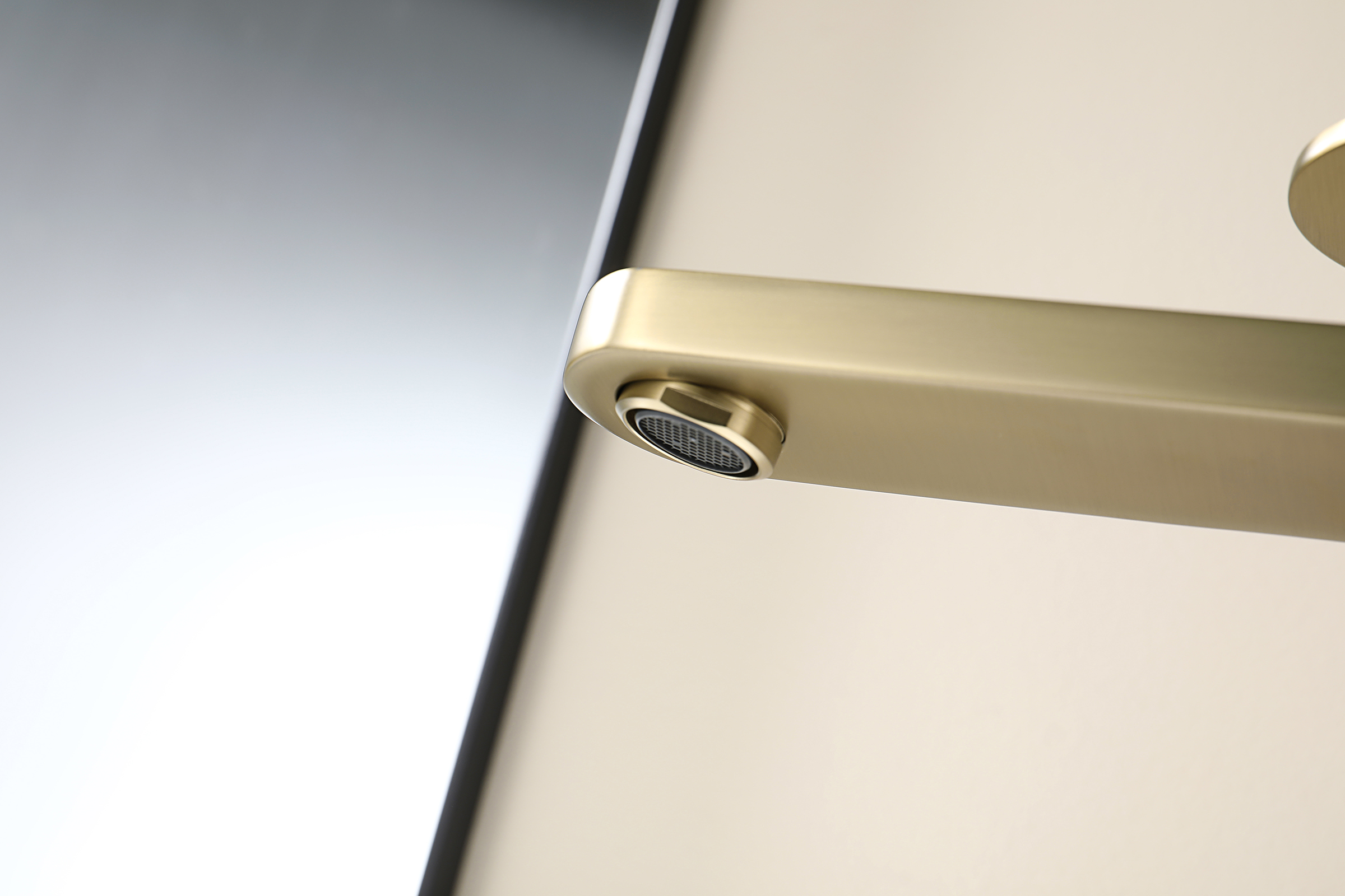 06112-S Смеситель од. для раковины-чаши (Мат. Золото) GANZER (10/1шт)