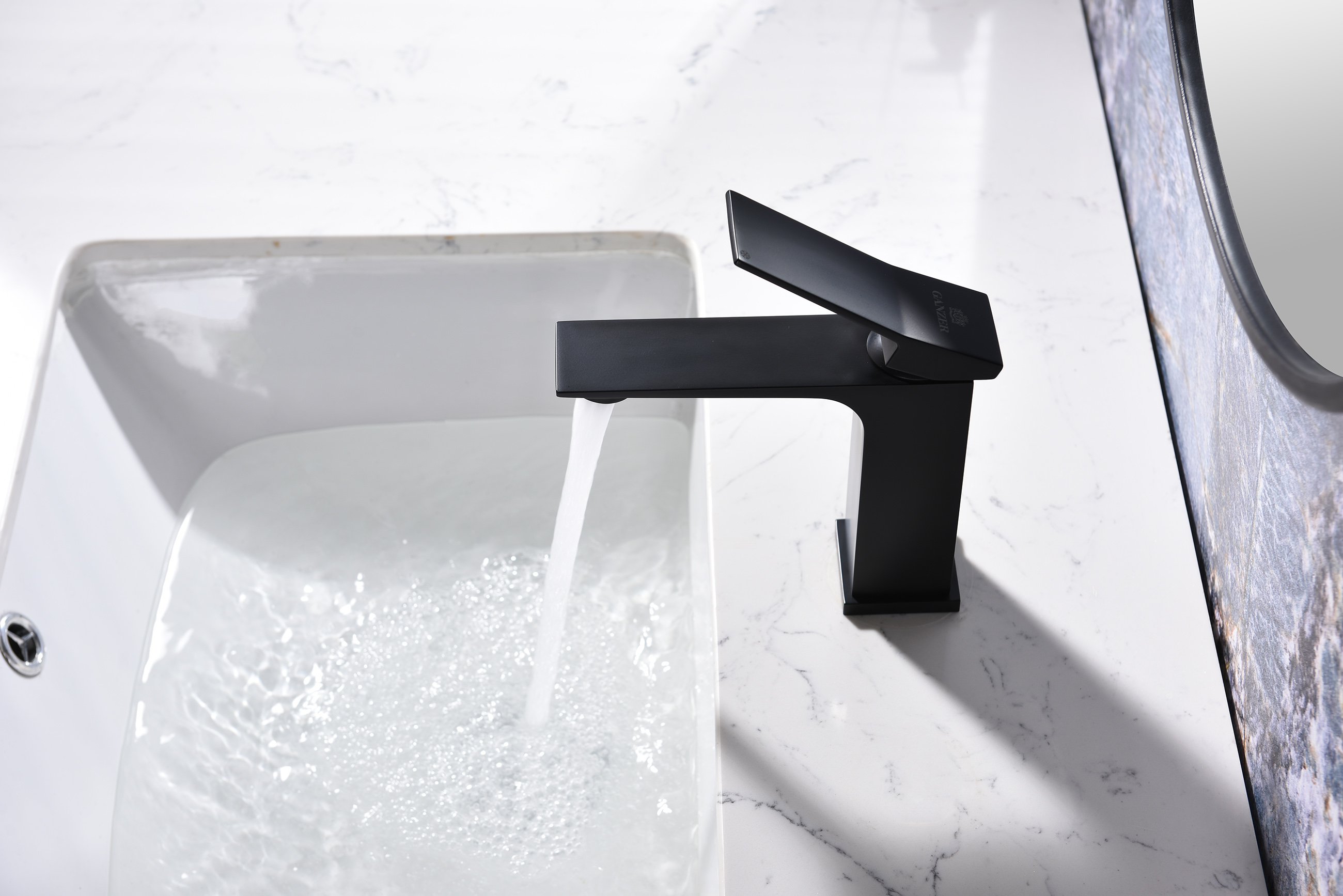 05111-C Смеситель од. для раковины (ЧЕРНЫЙ) GANZER (10/1шт)