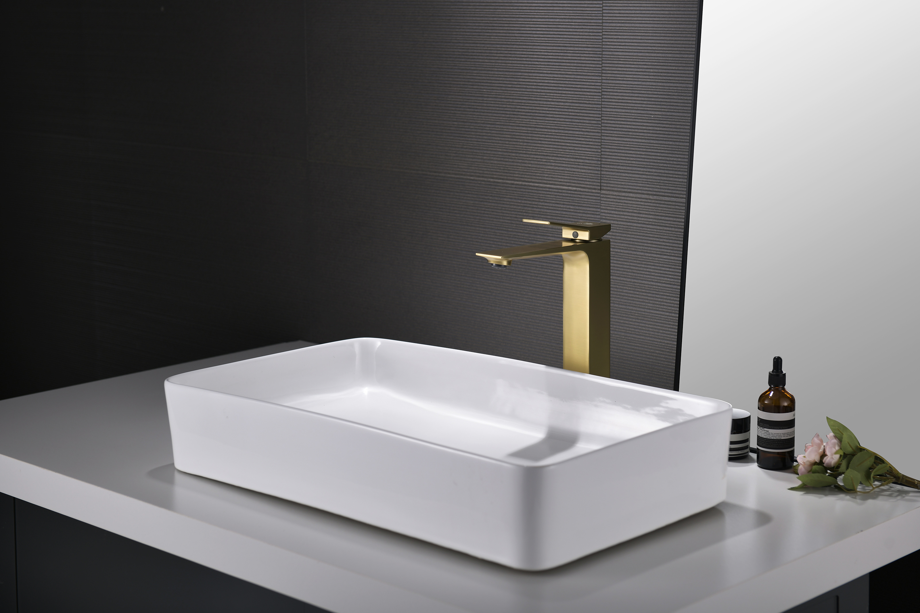 05112-S Смеситель од. для раковины-чаши (Мат. Золото) GANZER (10/1шт)