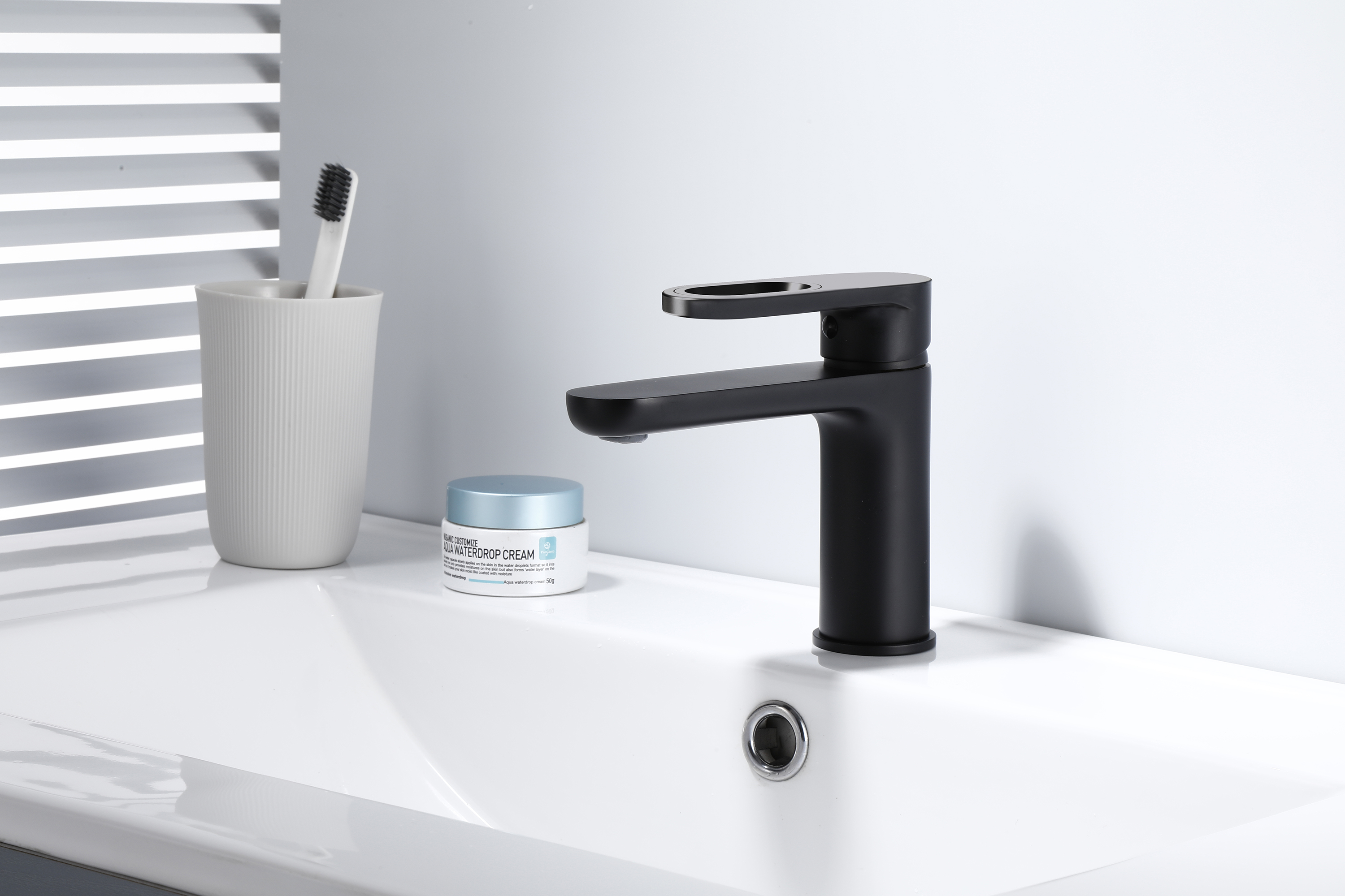 10016-C Смеситель для умывальника (ЧЕРНЫЙ) HANSEN  (10/1шт)