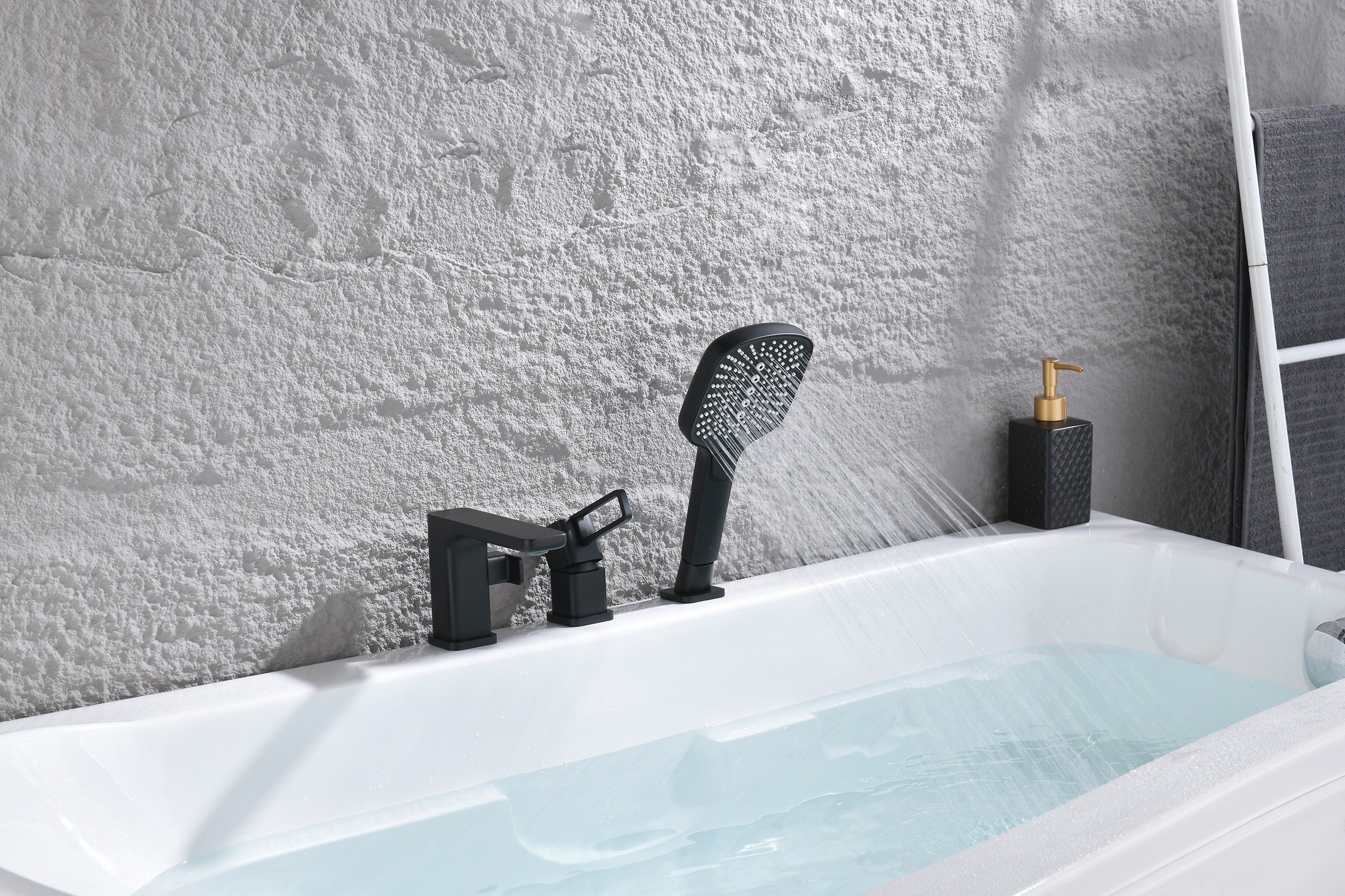 12133-C Смеситель на борт ванны (3-отв,ЧЕРНЫЙ)  GANZER (10/1шт)