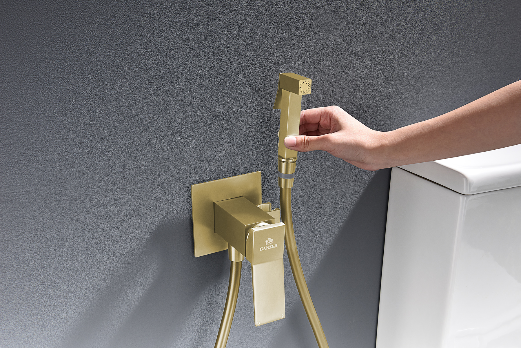 05157-S Смеситель встраиваемый с ГИГ. душом (Мат. Золото) GANZER (10/1шт)