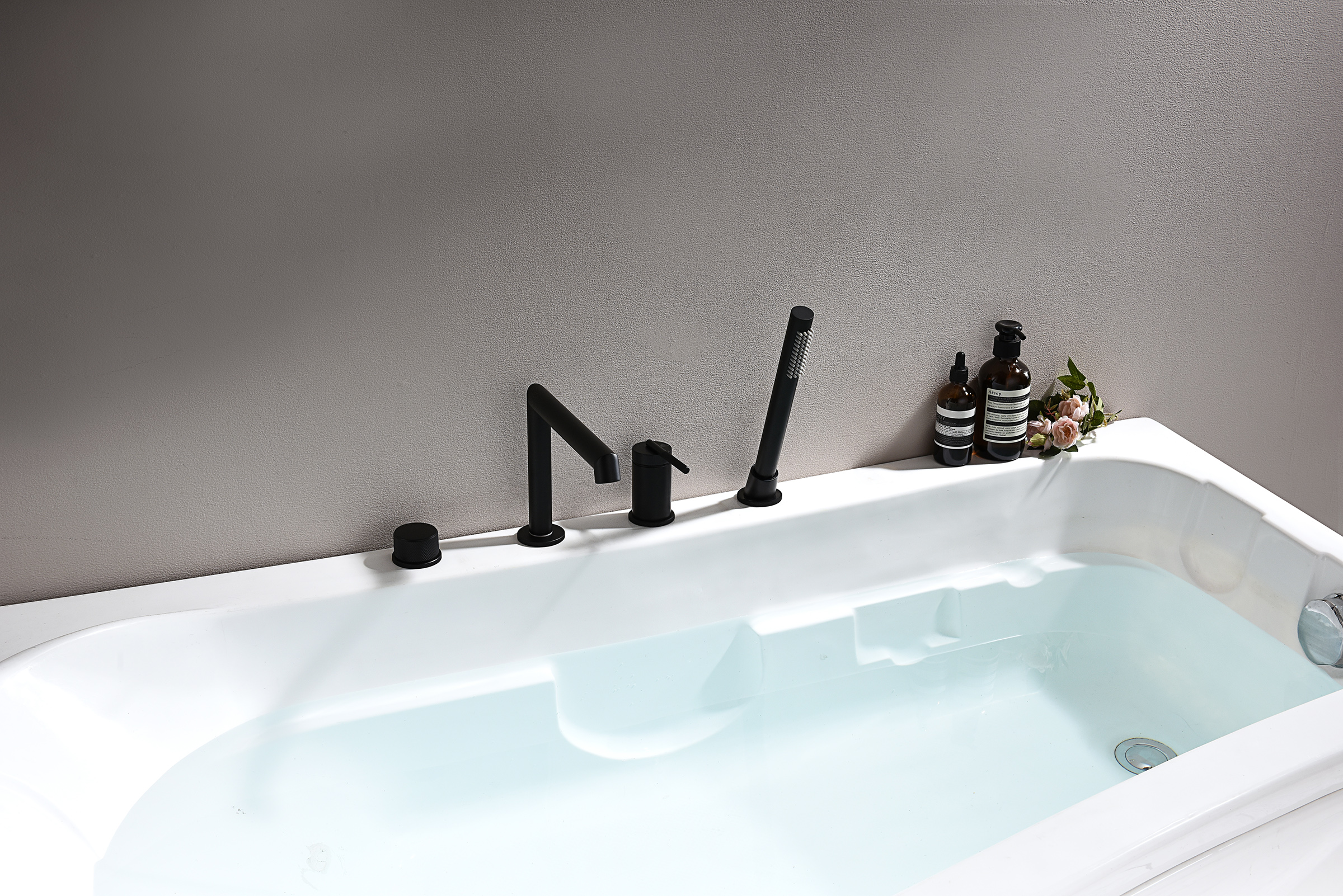 19133-C Смеситель на борт ванны (4-отв,ЧЕРНЫЙ)  GANZER (6/1шт)