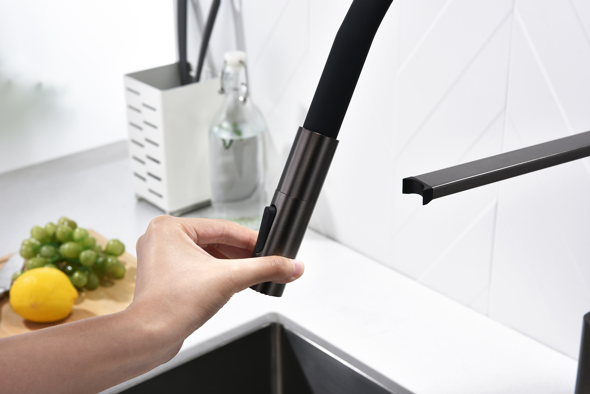 12127-QC Смеситель для кухни с гиб. МАГНИТ. изливом (ГРАФИТ+ЧЕР.) GANZER (10/1шт)